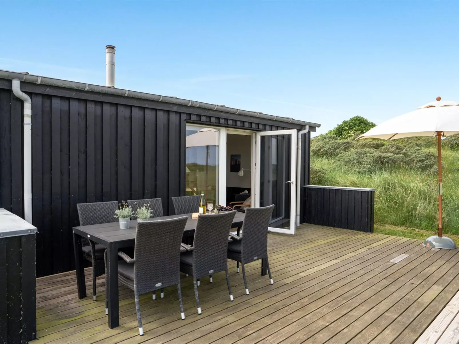 "Mirjami" - 95m from the sea-Buiten