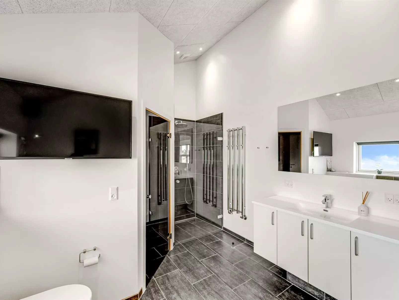 "Ennie" -  from the sea-Binnen