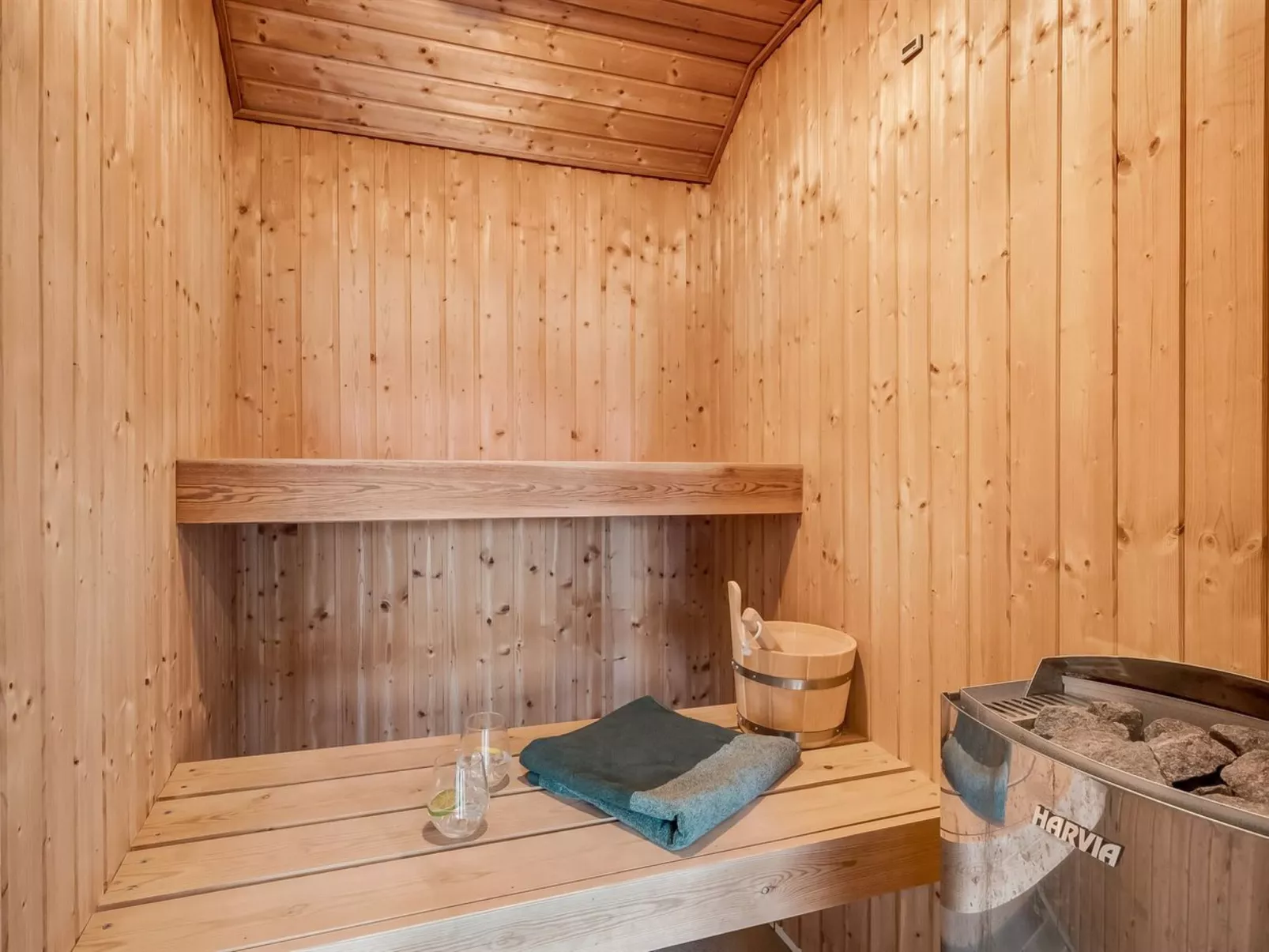 "Benthe" -  from the sea-Binnen