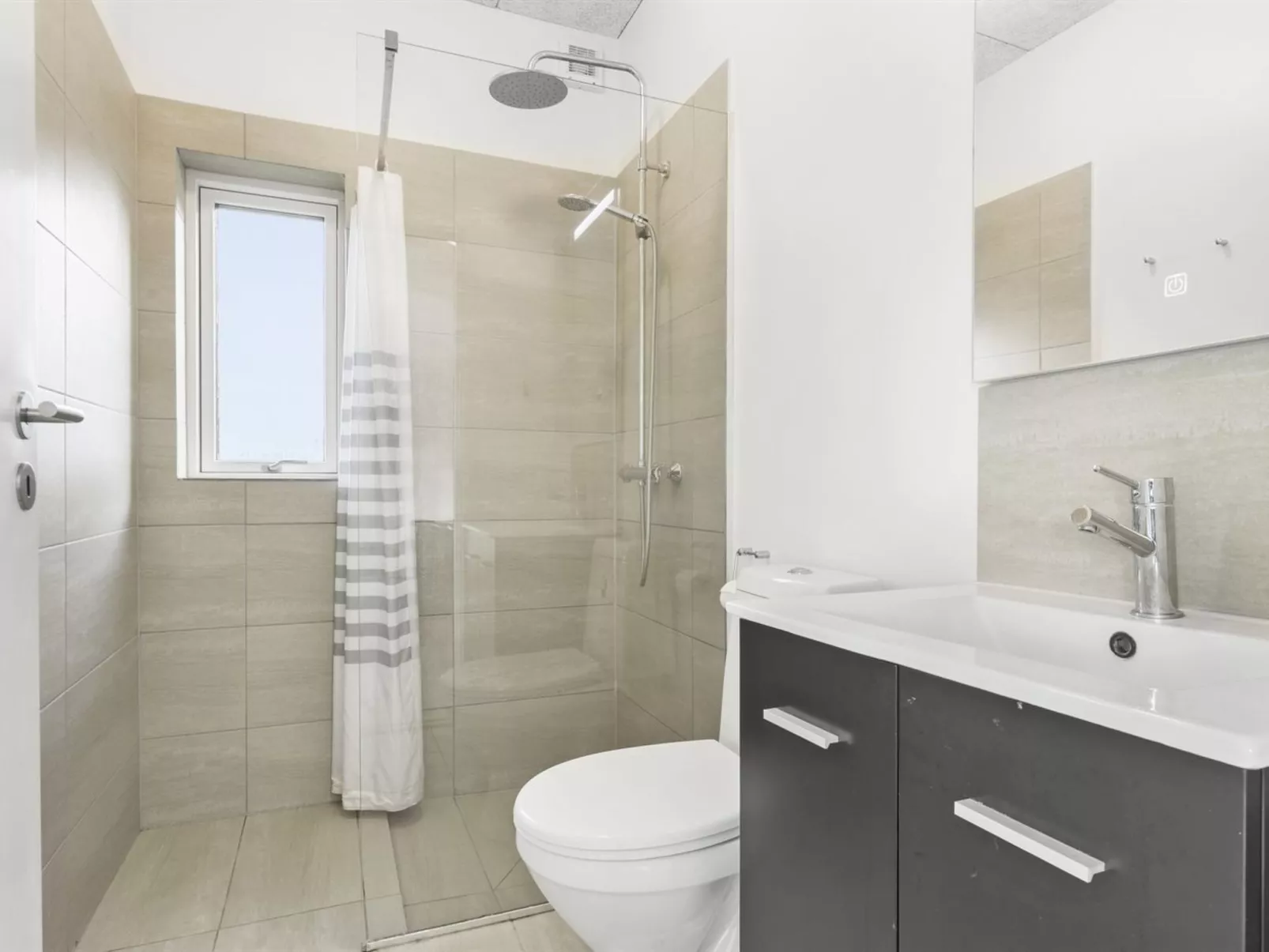 "Kirsi" - 1.6km from the sea-Binnen