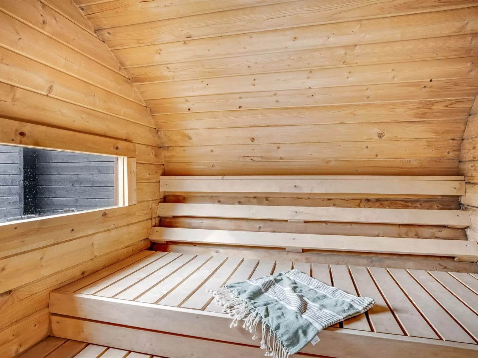 "Gizella" - 500m to the fjord-Binnen