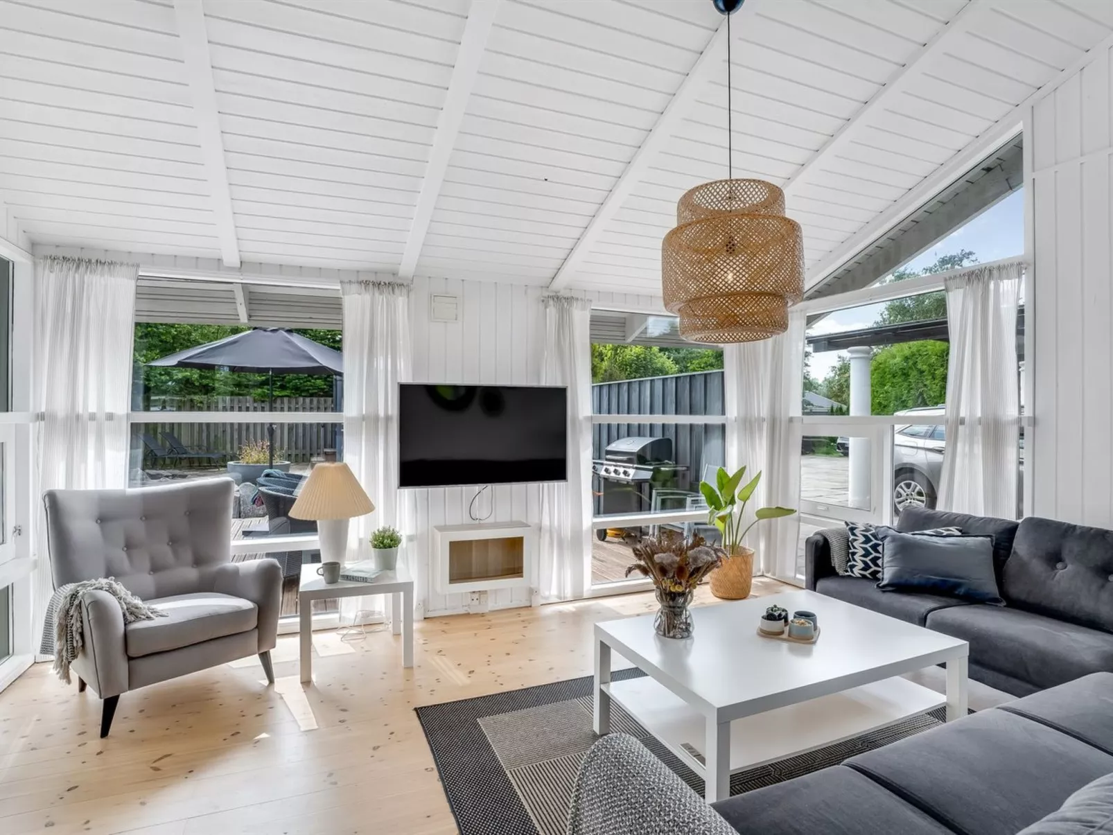 "Ellie" - 700m from the sea-Binnen