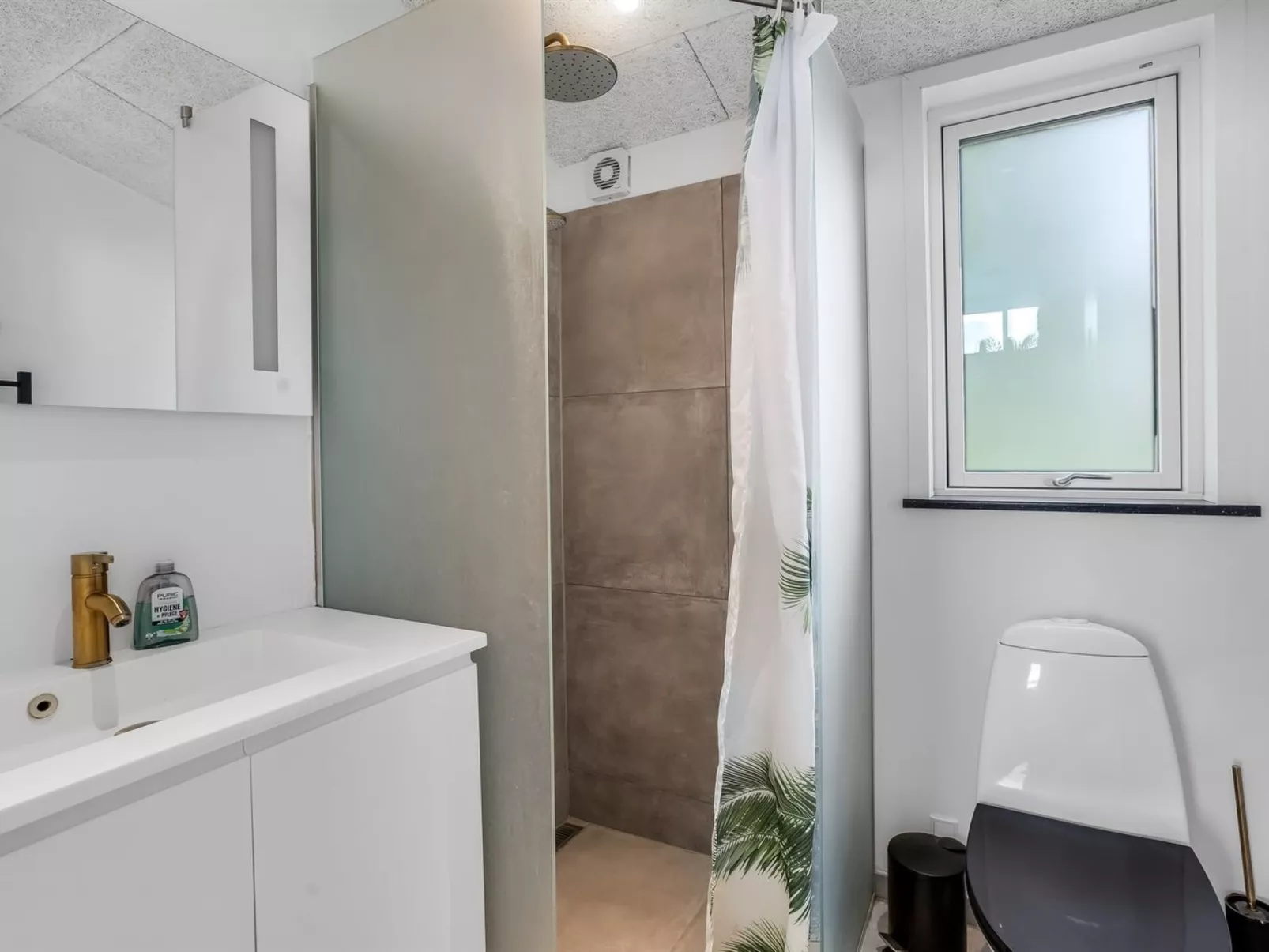 "Fin" - 150m from the sea-Binnen