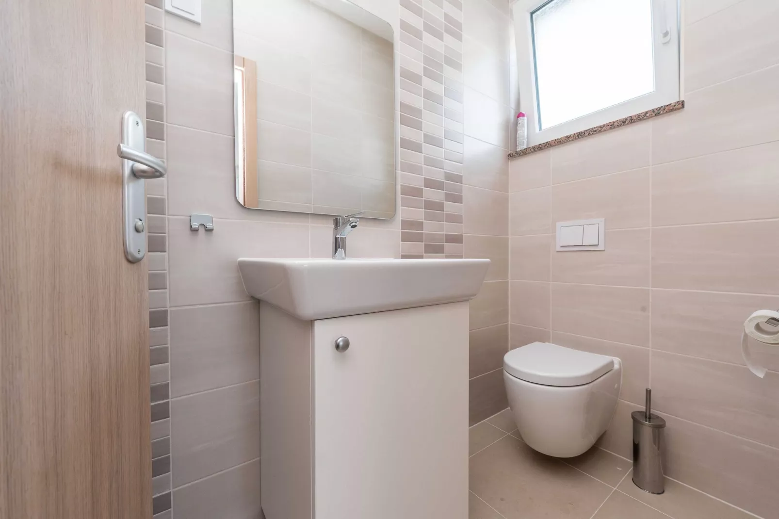 Luxury Escape with Swimming Pool & Modern Design -Deluxe Four Bedroom Villa with Private Pool ( Villa 4)-Badkamer