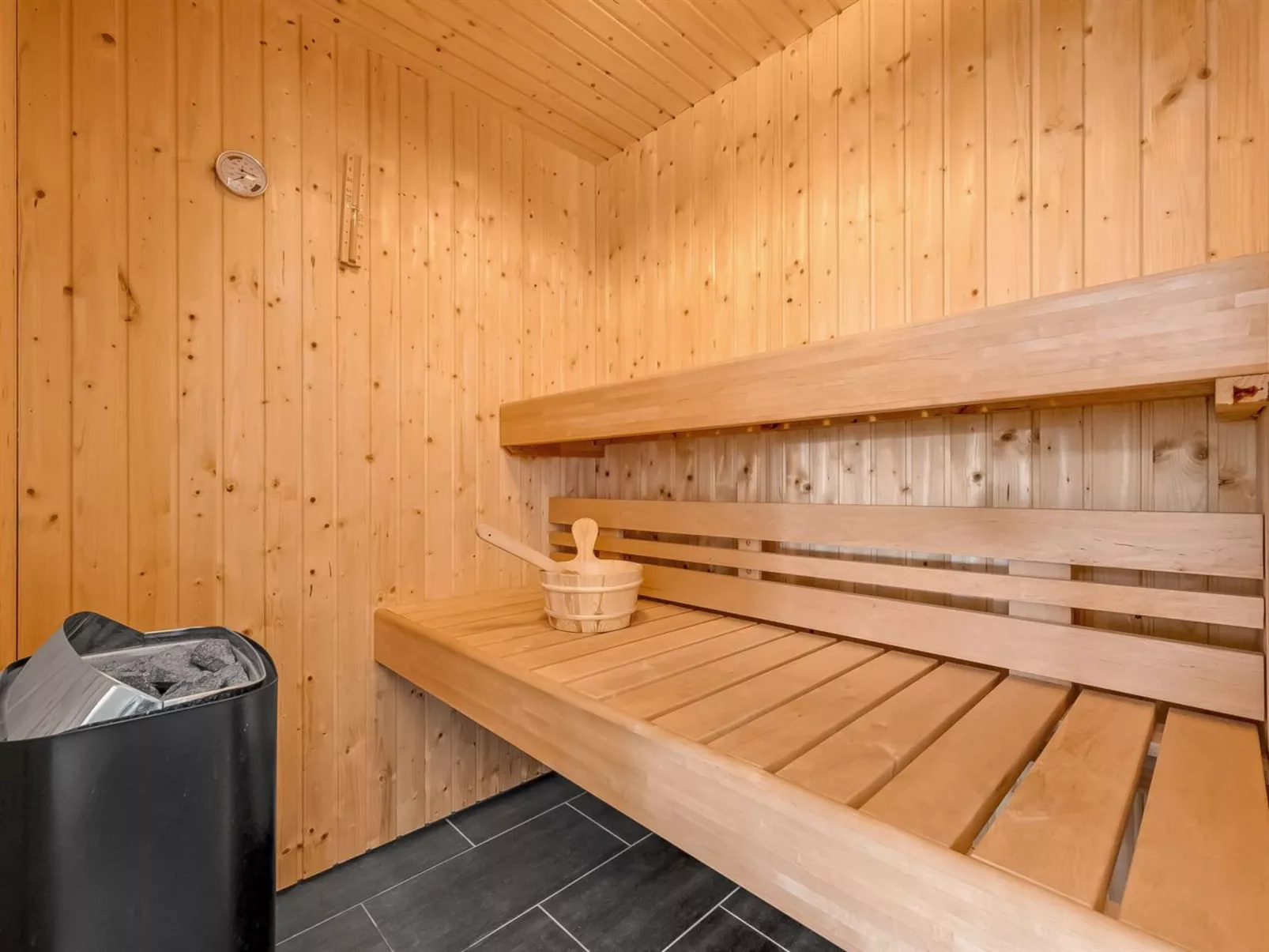 "Ennie" -  from the sea-Binnen