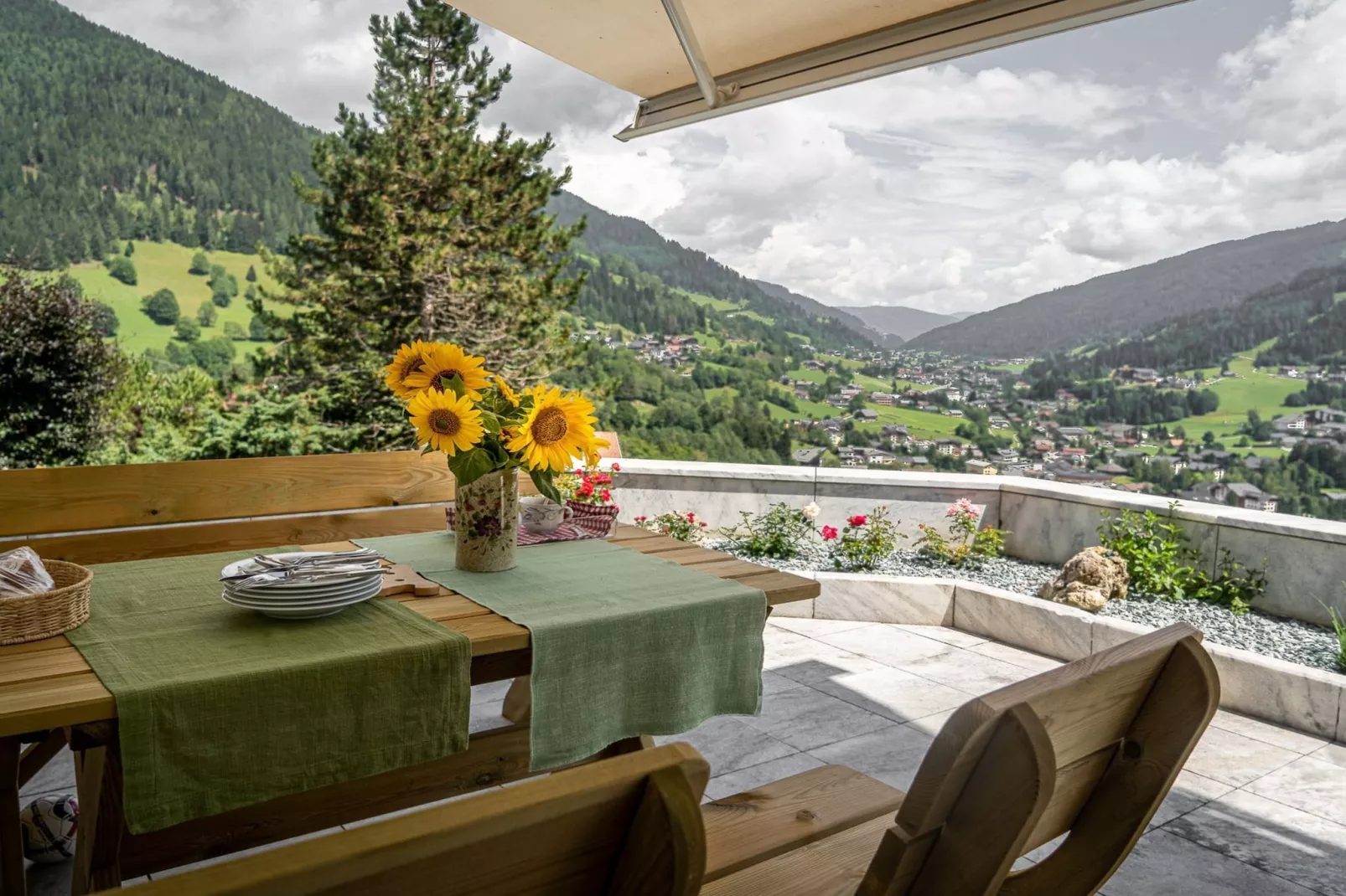 Bad Kleinkirchheim Lush and Spacious Villa with Indoor Pool and Wellness - Seven Bedroom Villa-Terras