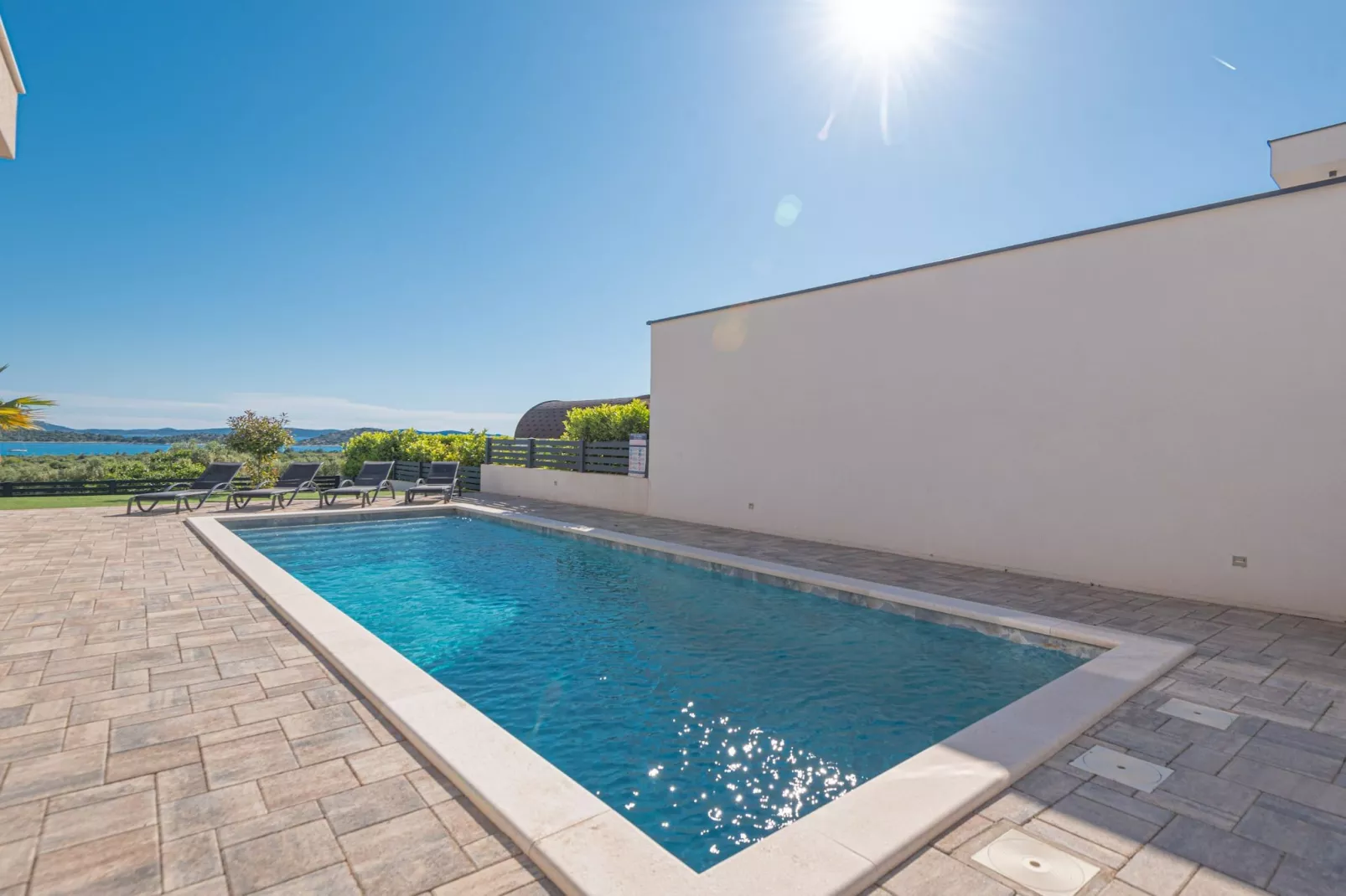 Four-Bedroom Villa With Pool-Zwembad