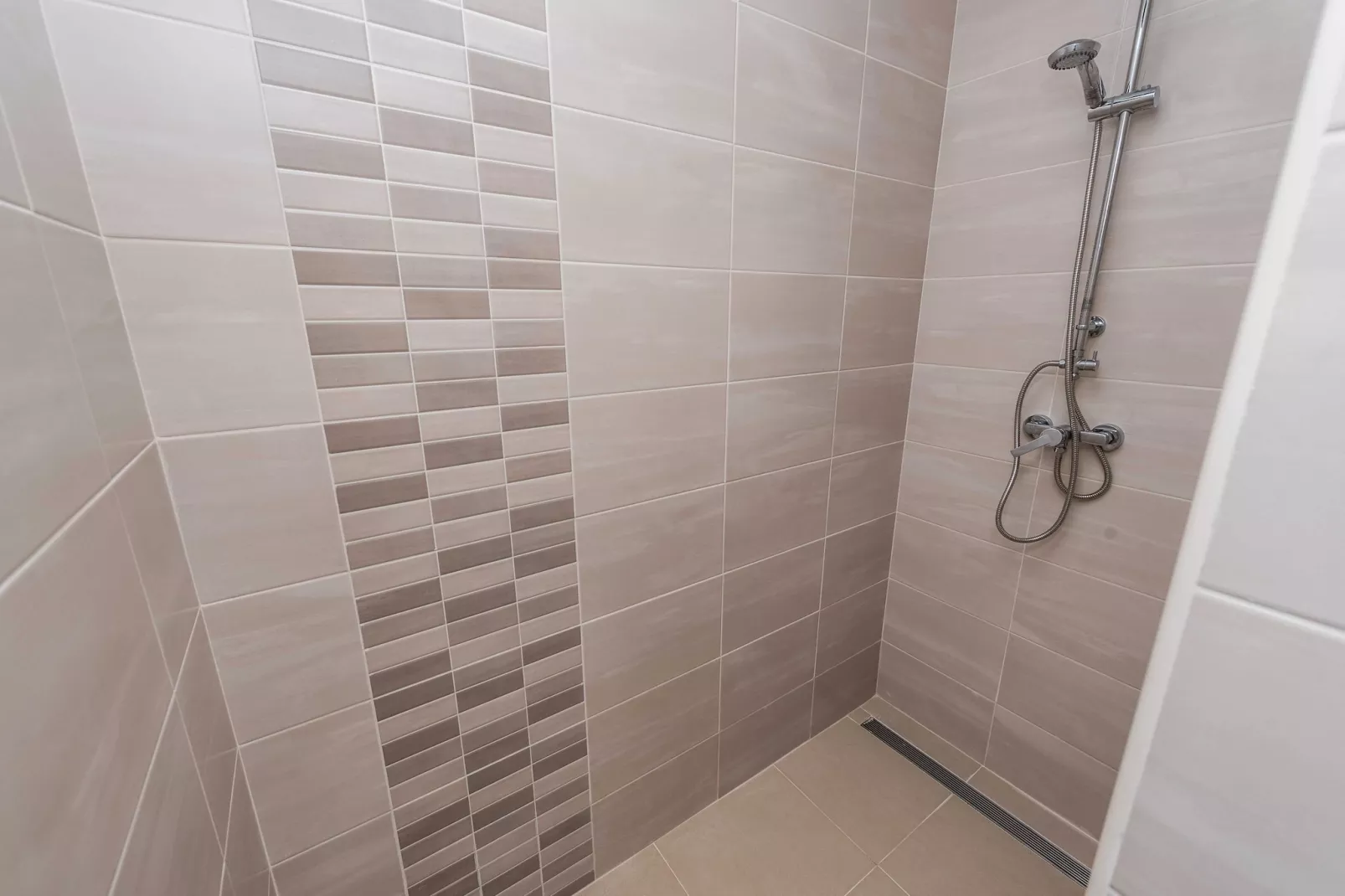 Luxury Escape with Swimming Pool & Modern Design -  Classic Four Bedroom Villa with Sea View and Private Pool ( Villa 3)-Badkamer