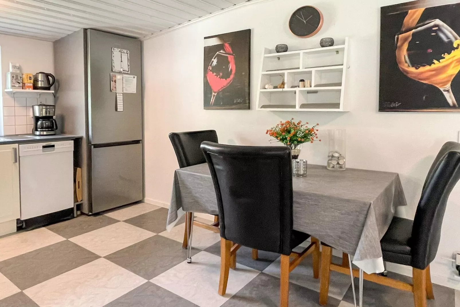 Villa in de archipel met zwembad en terras-Binnen