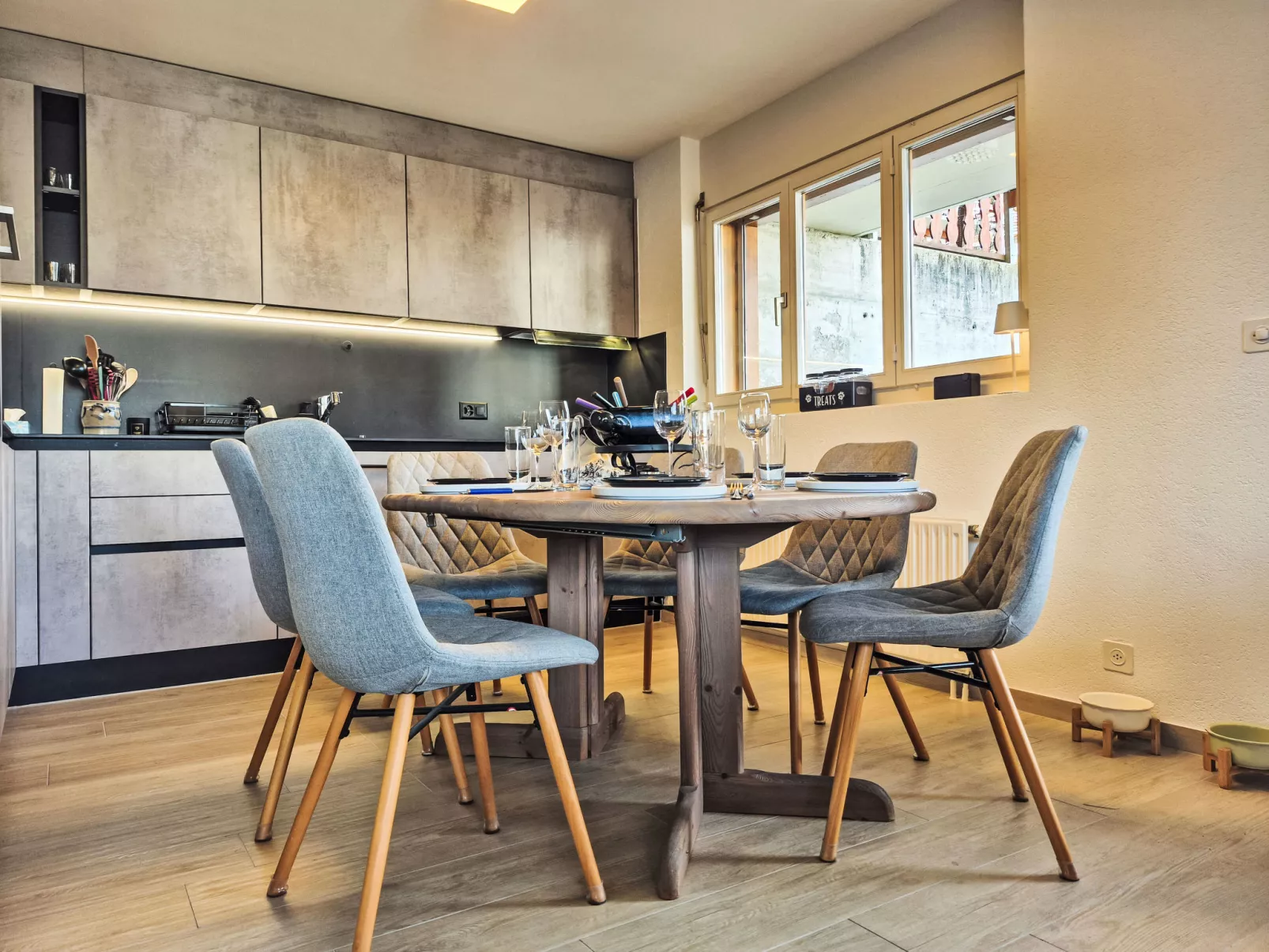 Ambassador 2/1-Binnen