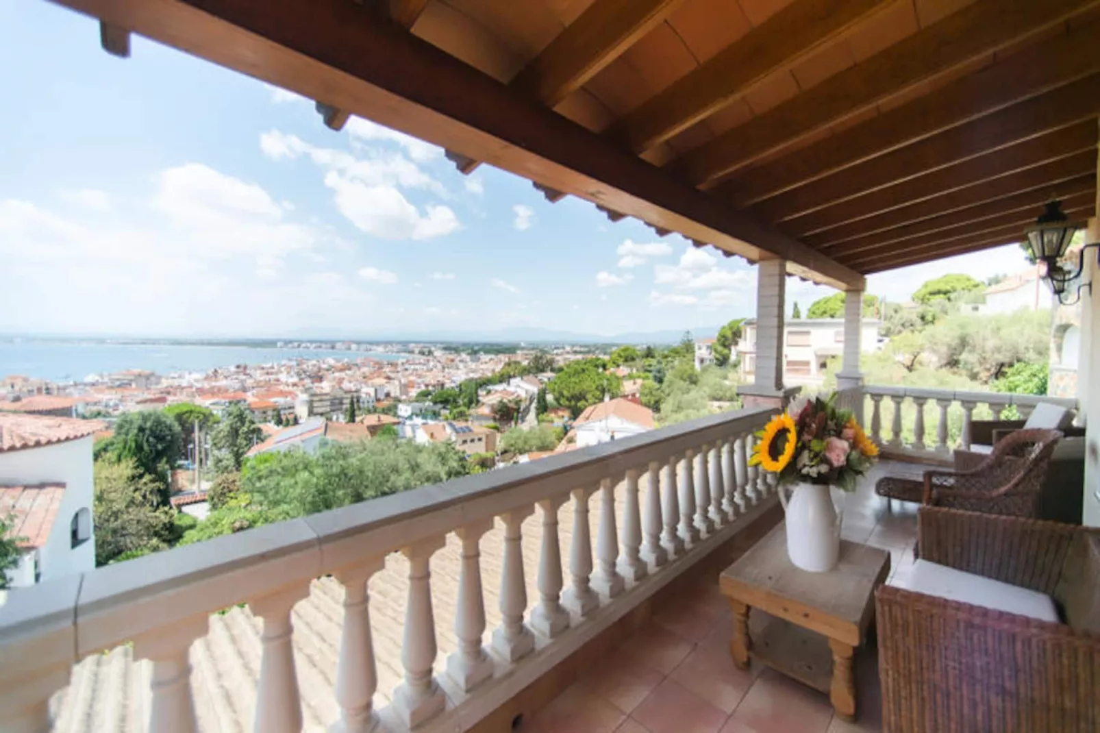 Maison à Roses-Niet-getagd