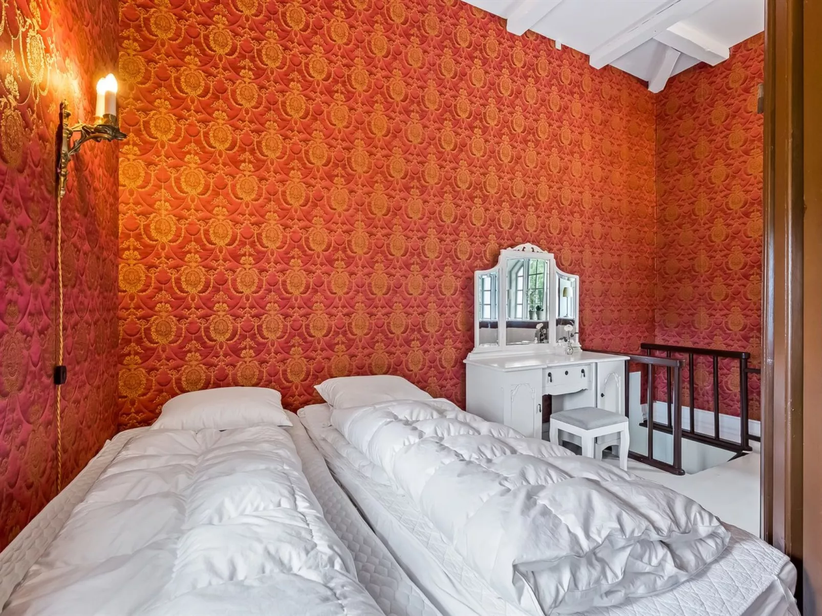 "Edine" - 4.5km from the sea-Binnen