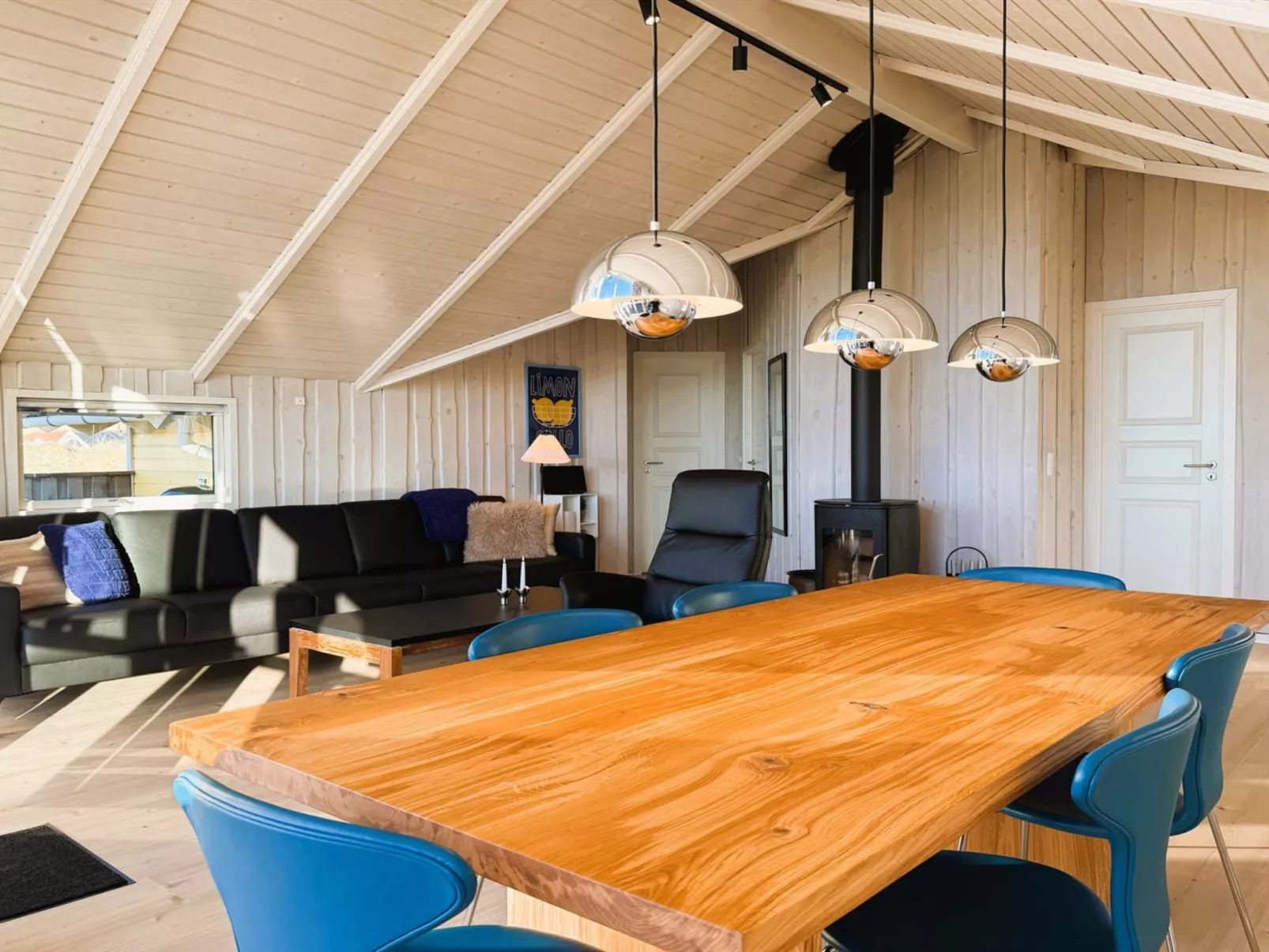 "Velena" -  from the sea-Binnen