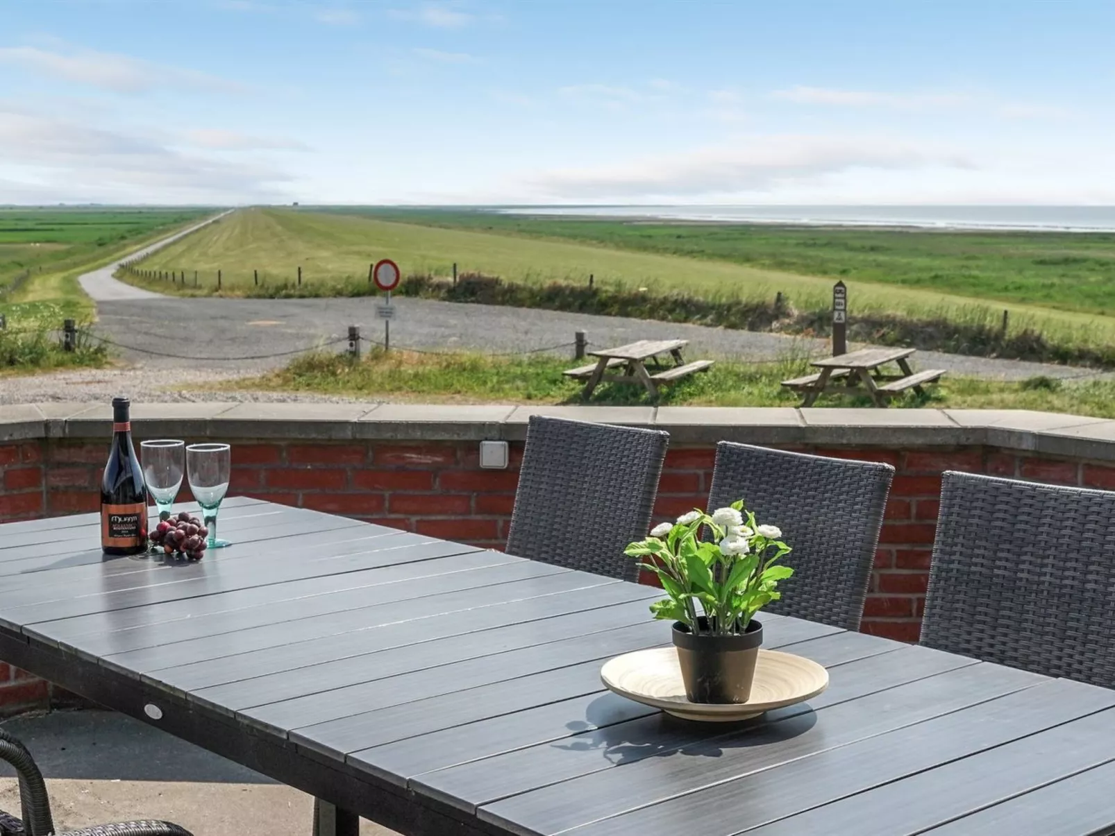 "Stilla" - 35km from the sea-Buiten