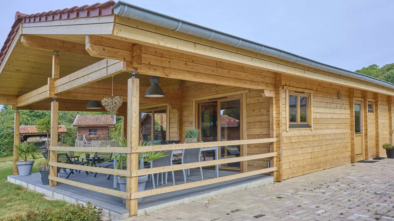 Bie Leentje op de Wei-Buitenkant zomer