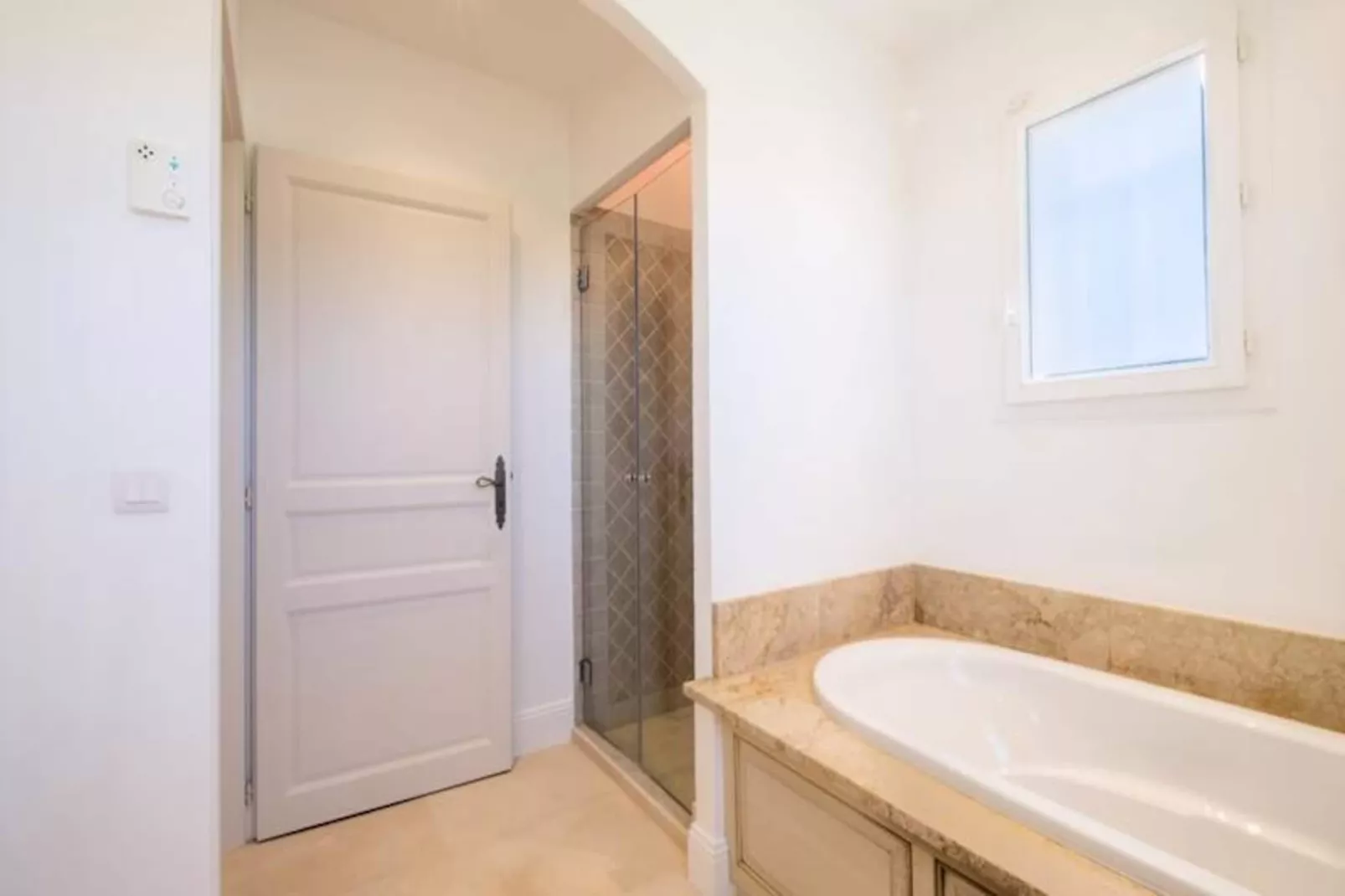 Résidence Bijou De 280m2 Et Piscine à Débordement Au Calme Absolu-Niet-getagd