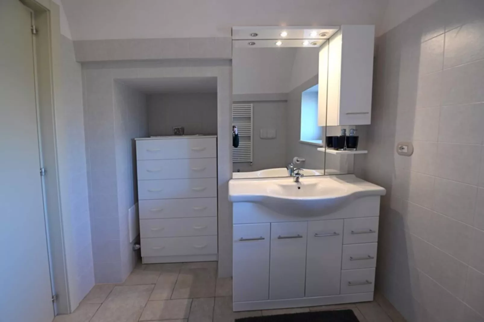 Holiday home Cisternino-Trullo Ulivo Antico-Badkamer