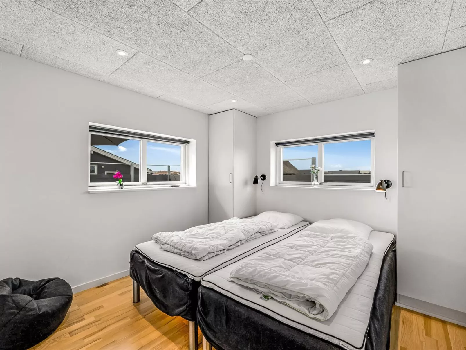 "Ennie" -  from the sea-Binnen