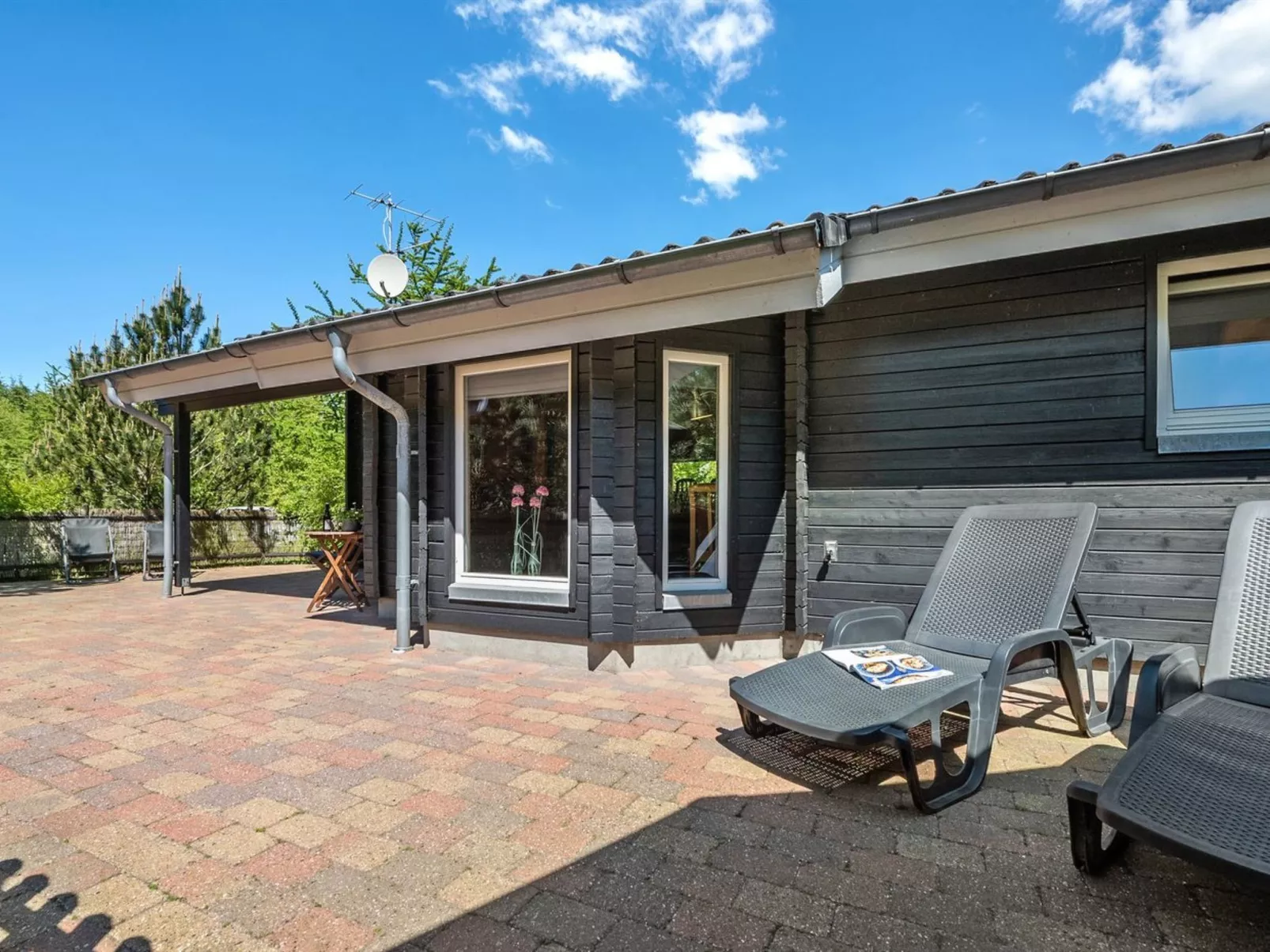 "Jorina" - 700m to the fjord-Buiten