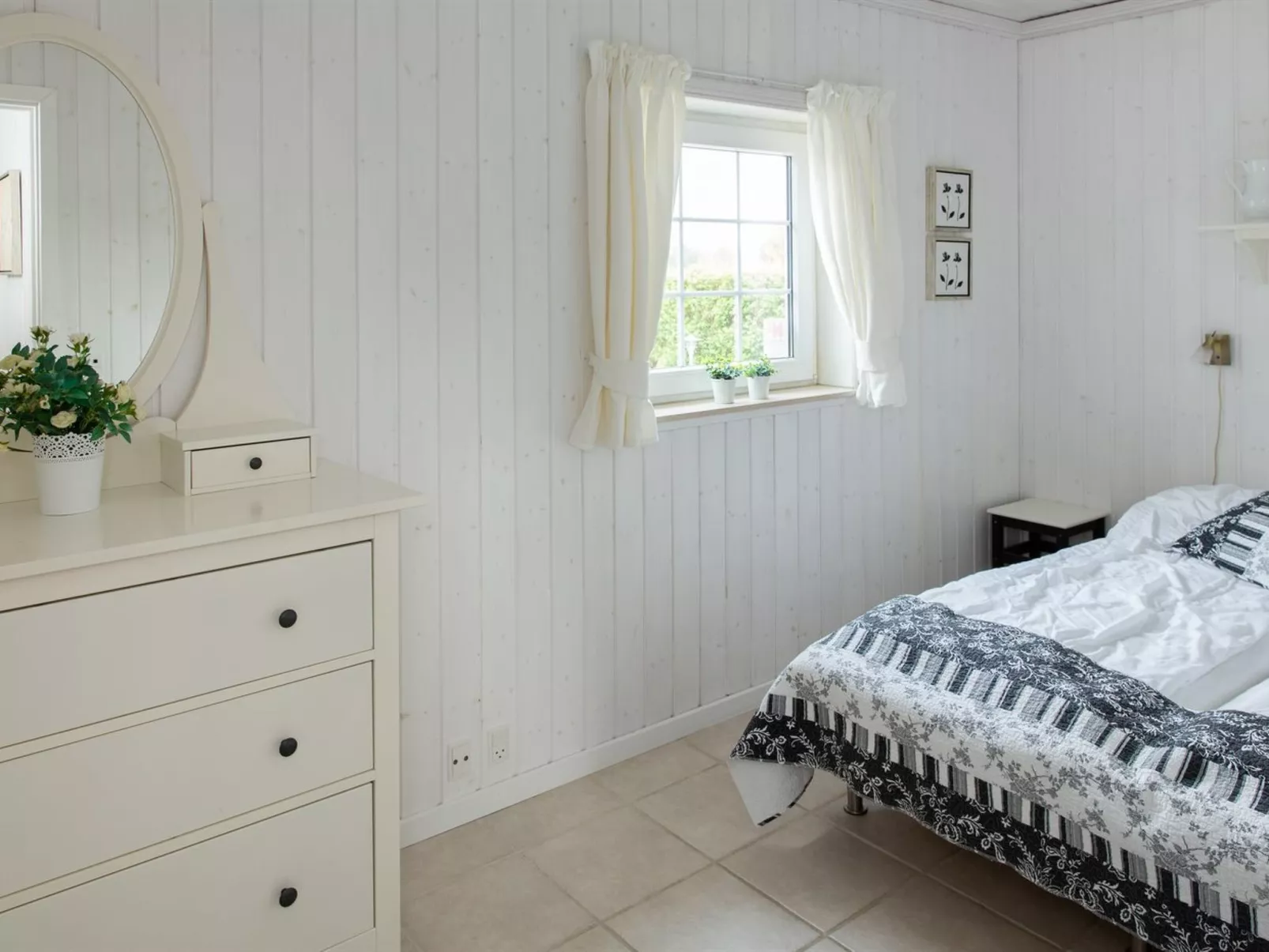 "Emelita" - 900m from the sea-Binnen