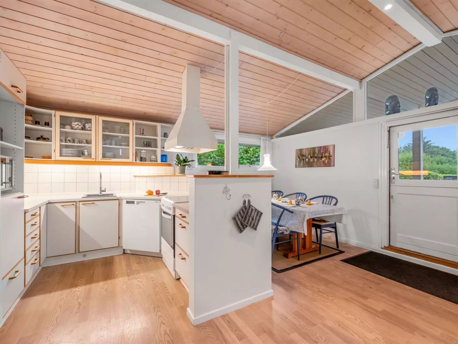 "Emmanuela" - 700m to the fjord-Binnen