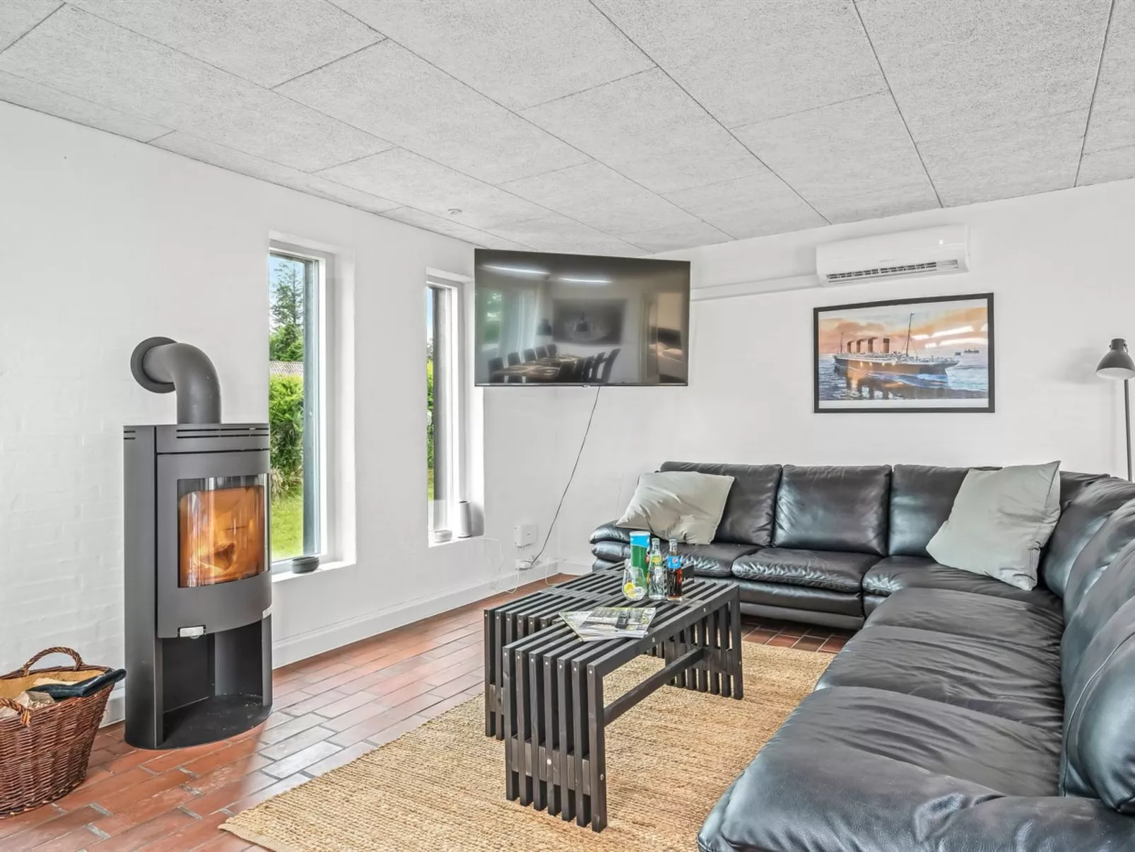 "Tonna" -  from the sea-Binnen