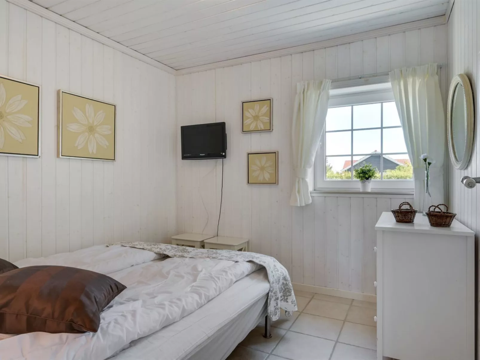 "Emelita" - 900m from the sea-Binnen