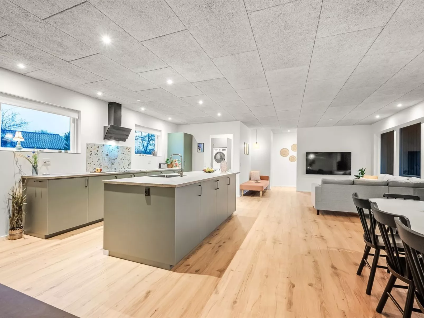 "Liutulf" - 350m to the fjord-Binnen