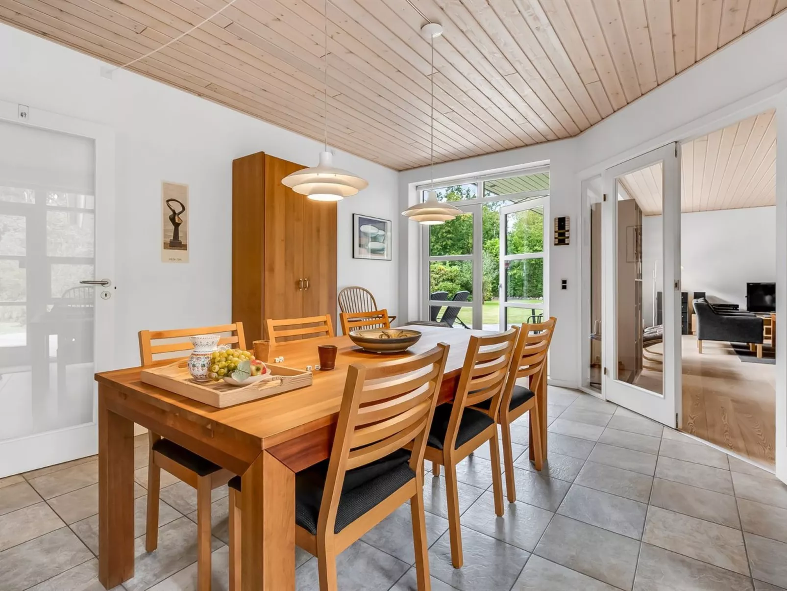 "Jyrki" - 100m from the sea-Binnen