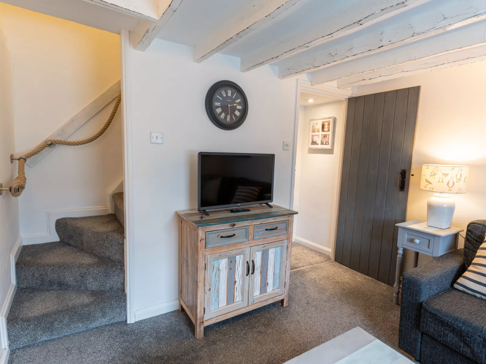 Old Harbour Cottage-Binnen