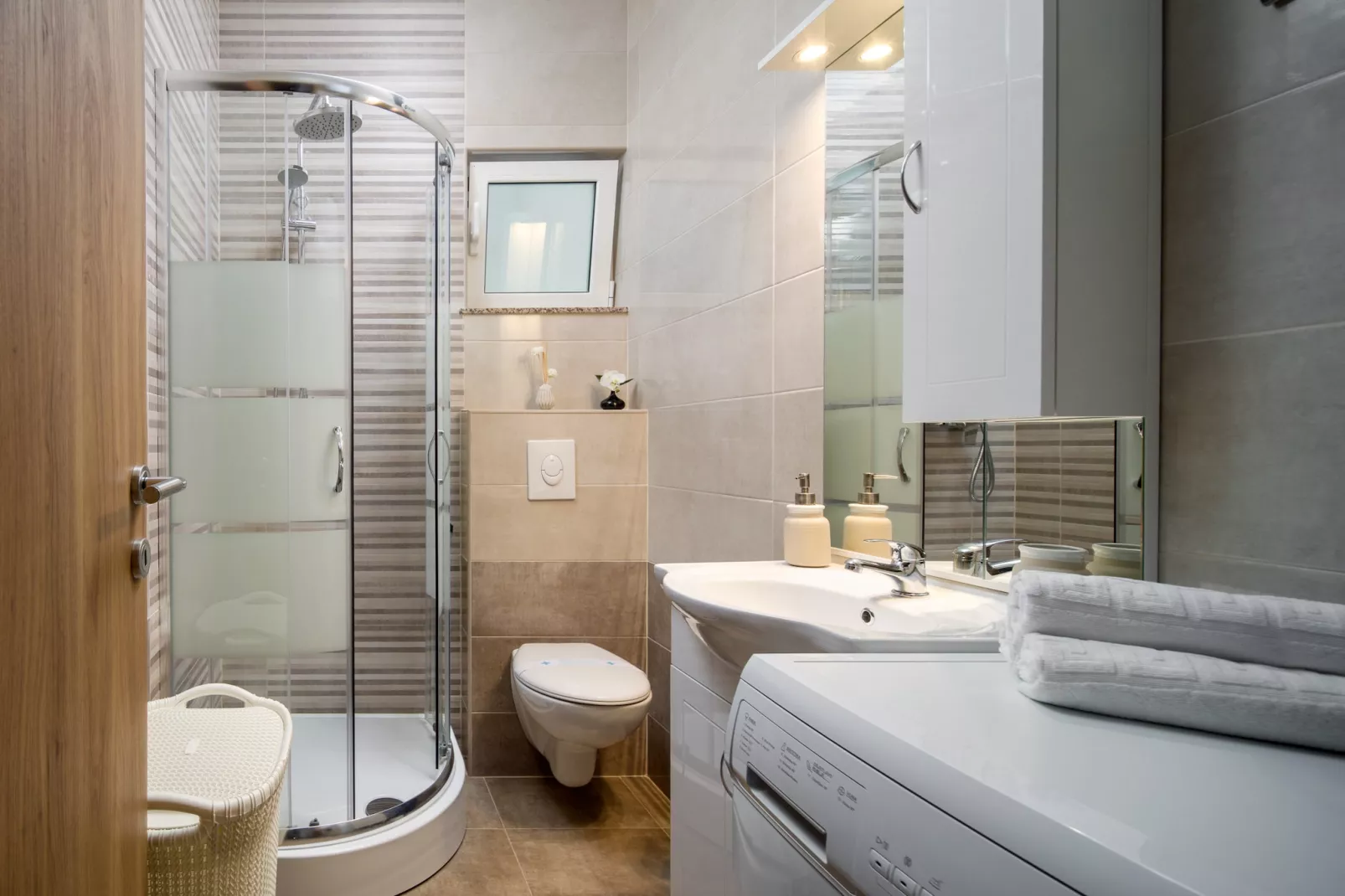 Villa Olea with private heated pool-Badkamer