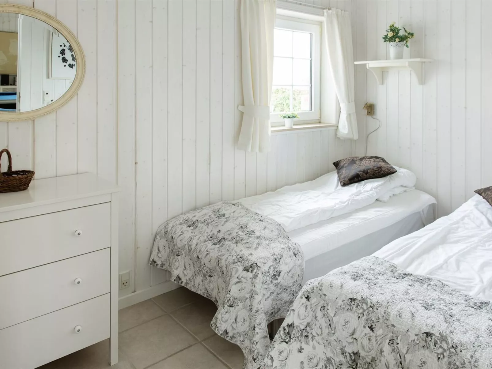 "Emelita" - 900m from the sea-Binnen