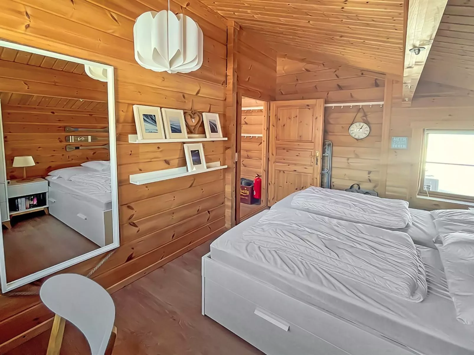 "Stacie" - 10m from the sea-Binnen