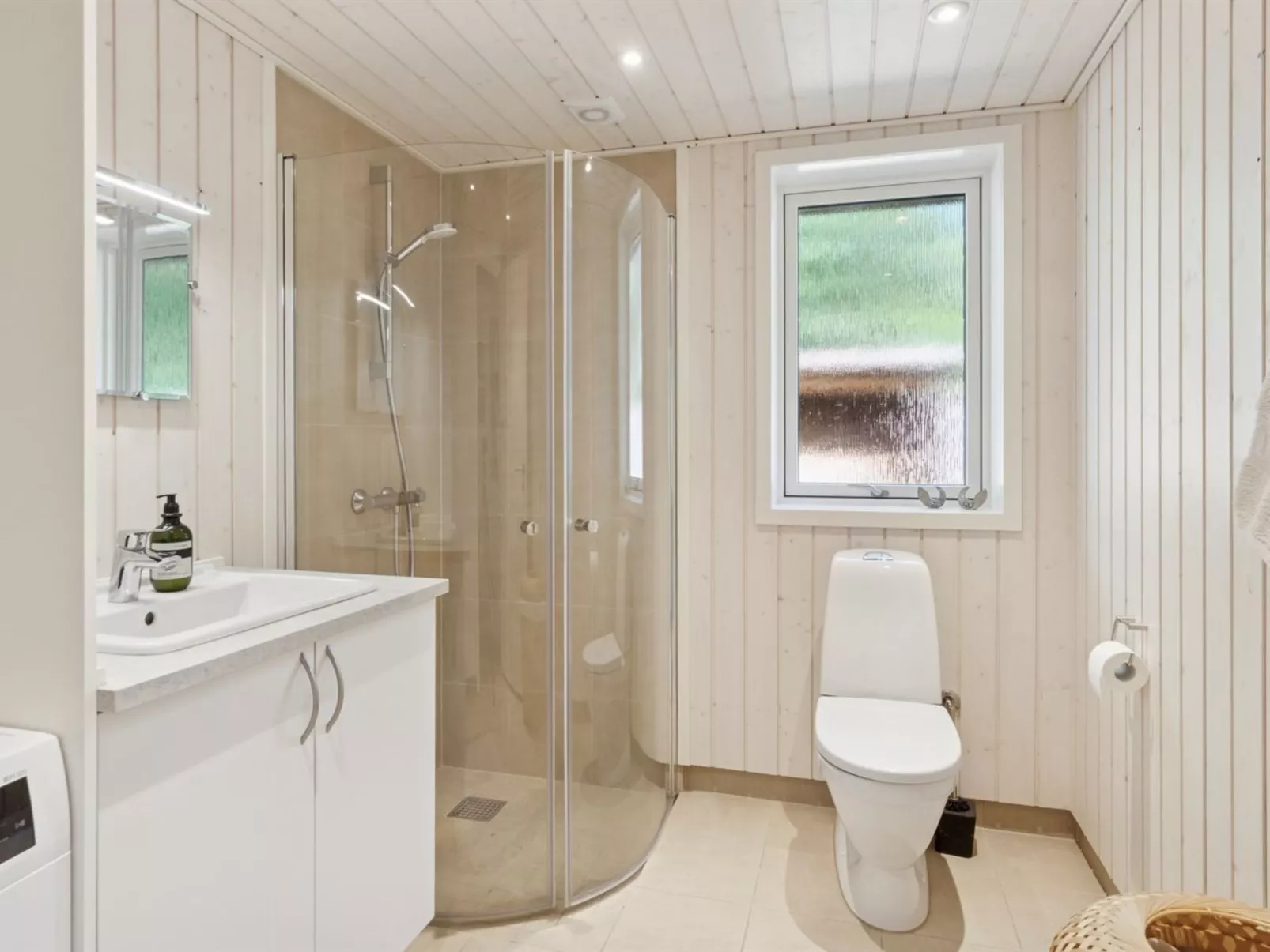 "Ovine" - 1.2km to the fjord-Binnen