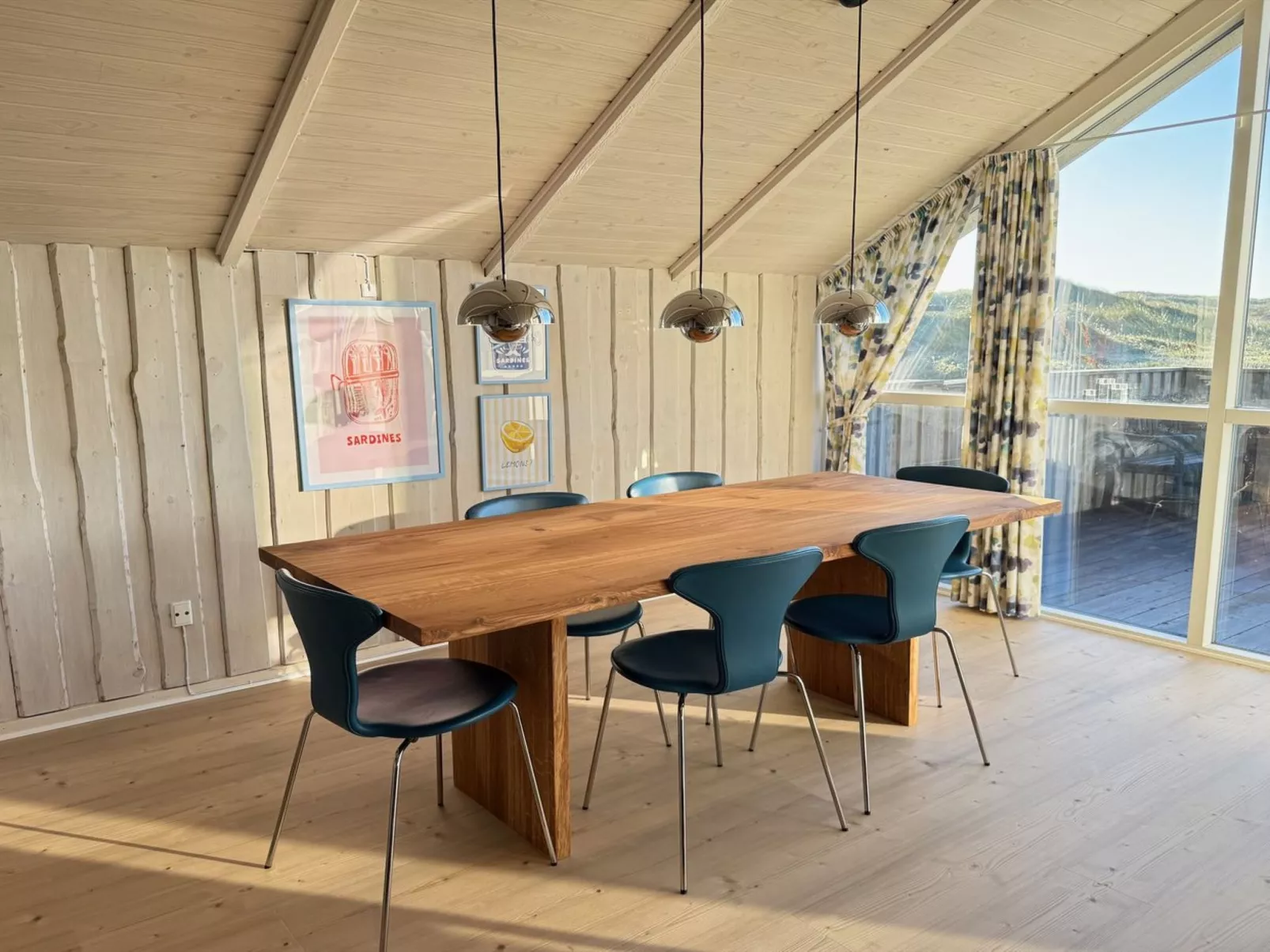 "Velena" -  from the sea-Binnen