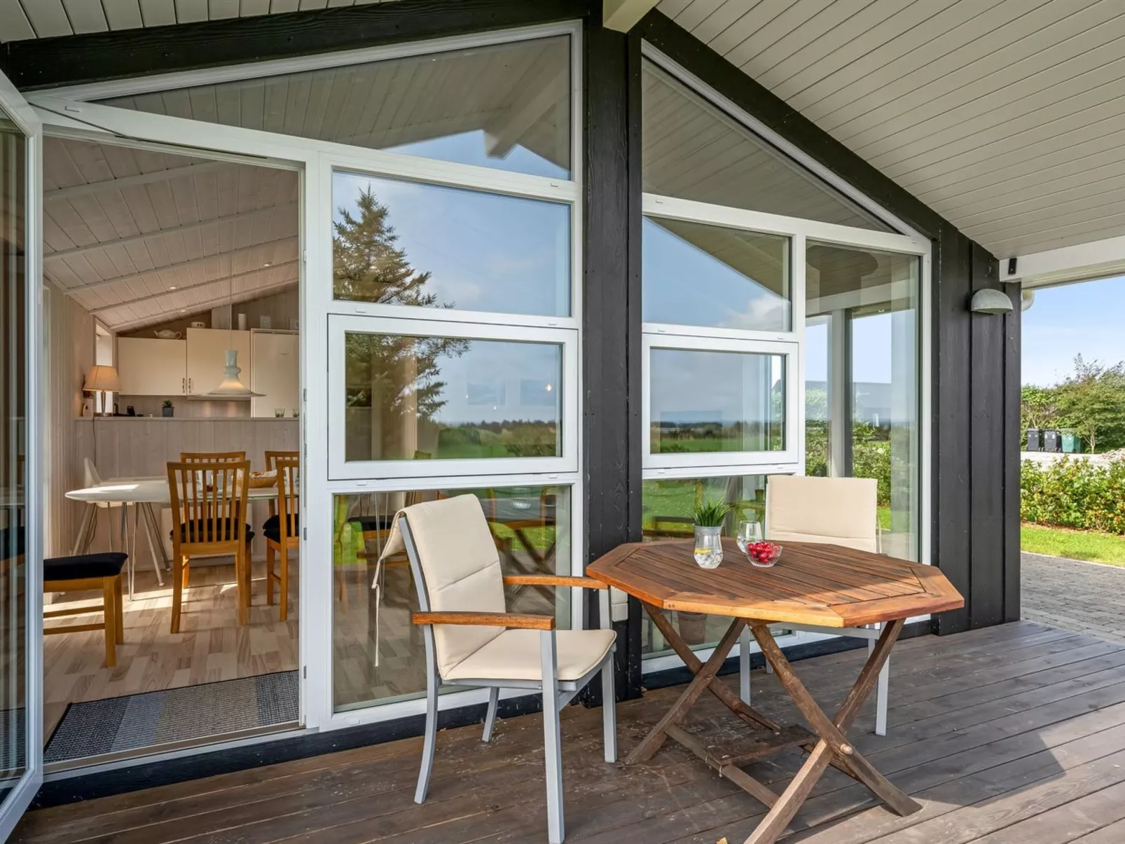 "Tanna" - 330m to the fjord-Buiten