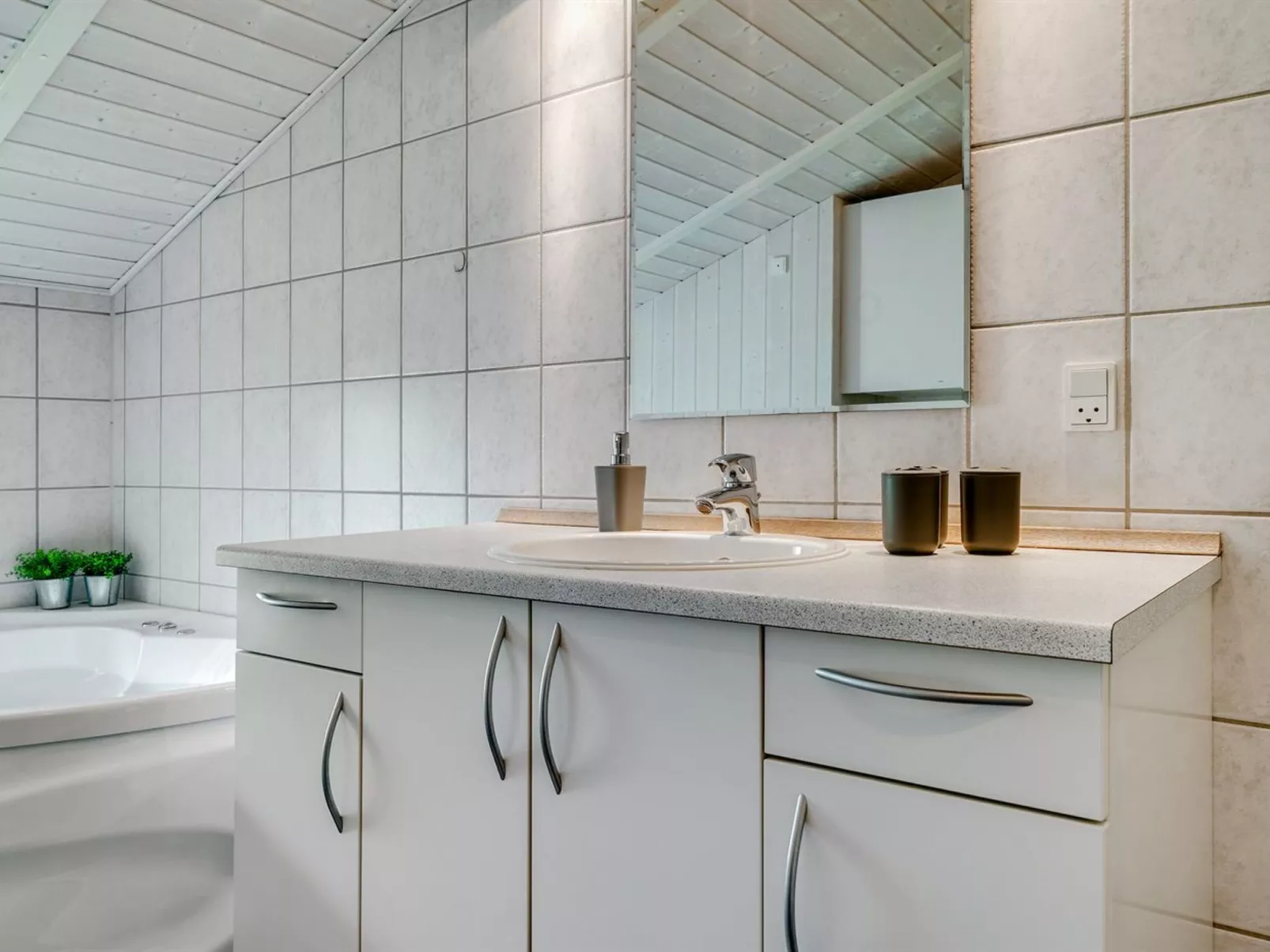 "Gustava" - 700m from the sea-Binnen