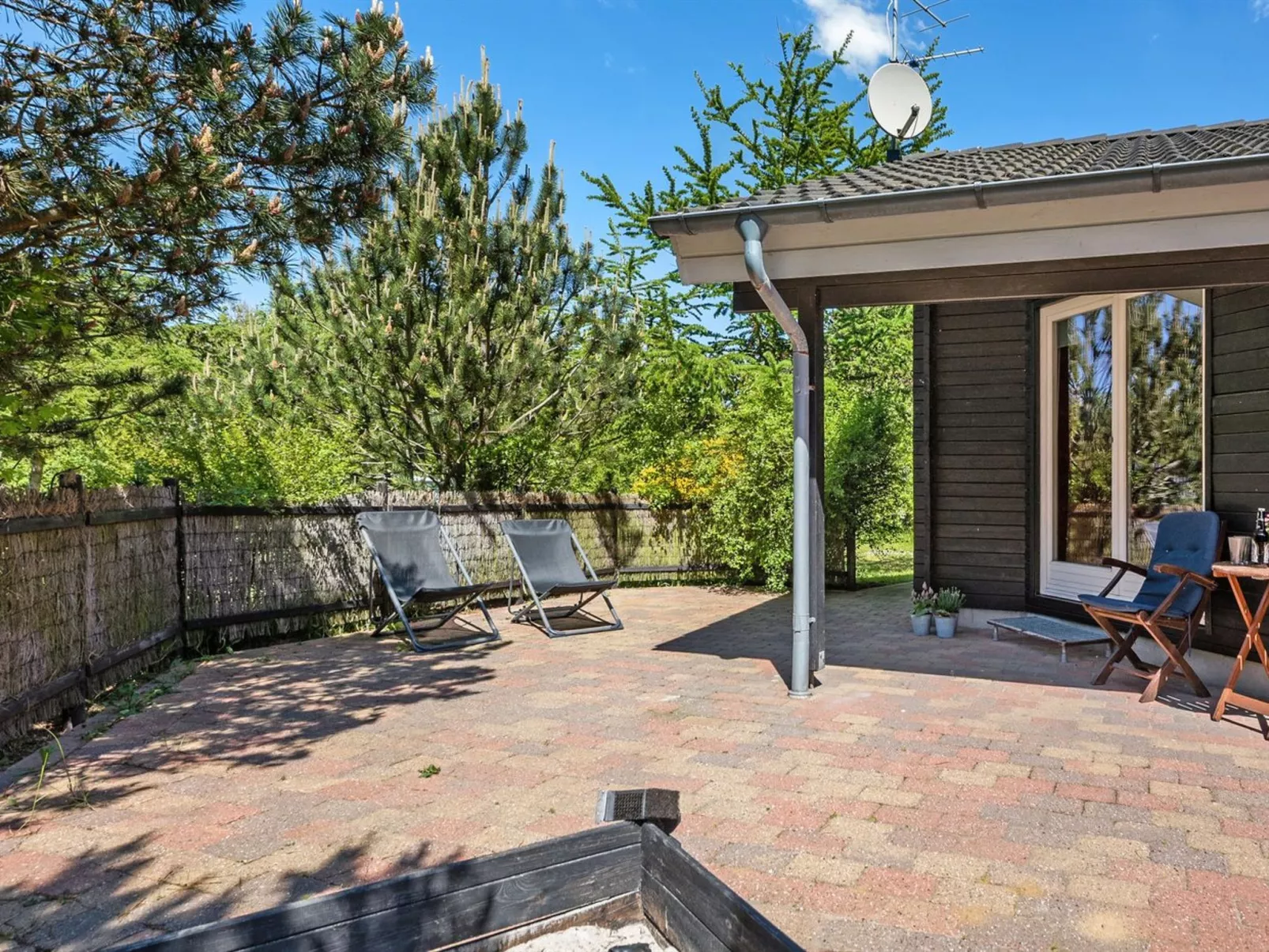 "Jorina" - 700m to the fjord-Buiten