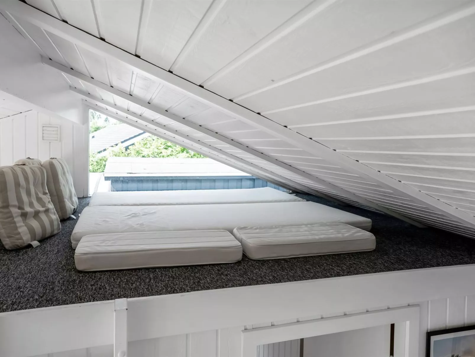 "Ellie" - 700m from the sea-Binnen