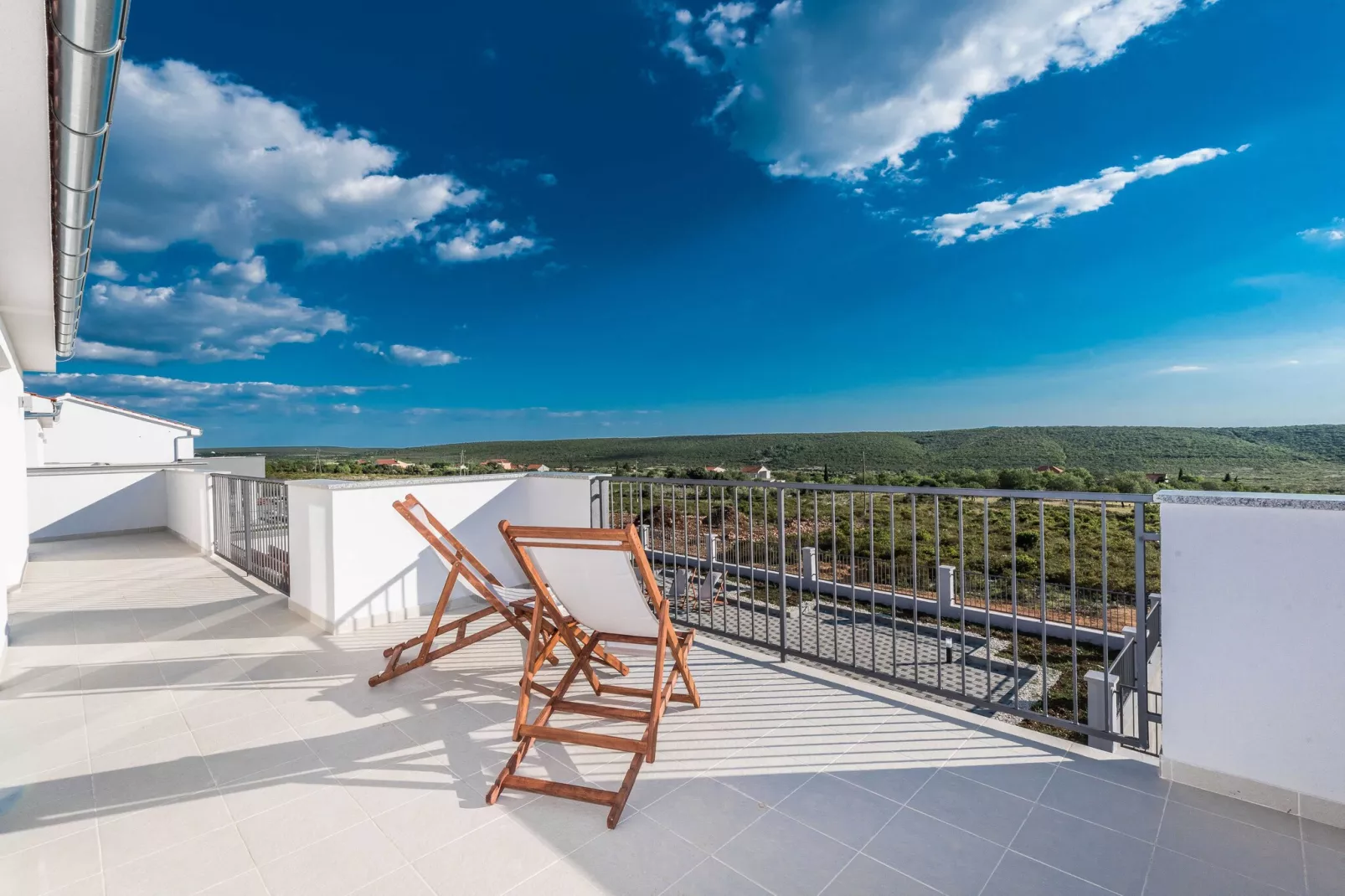 Luxury Escape with Swimming Pool & Modern Design - Comfort Four Bedroom Villa with Sea View and Private Pool ( Villa 7)-Terras