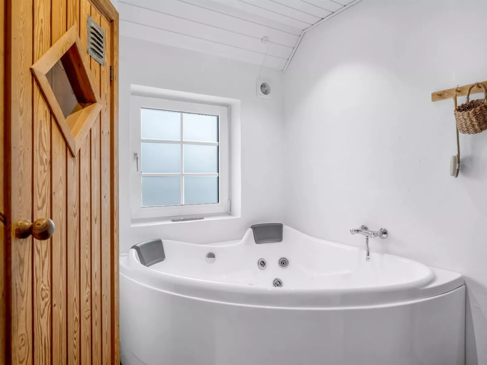 "Amber" - 300m from the sea-Binnen