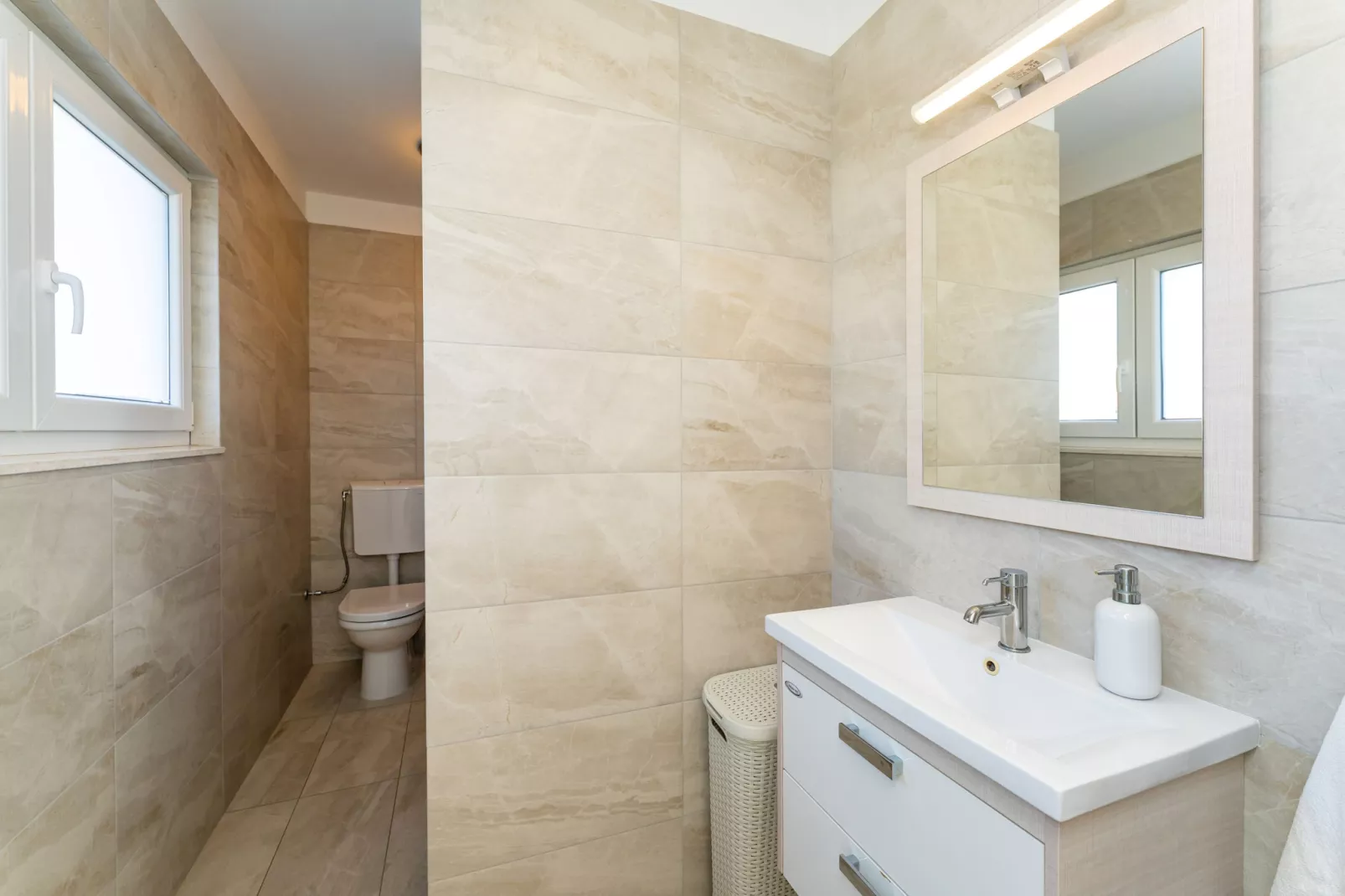 Sea view Villa Anpero-Badkamer