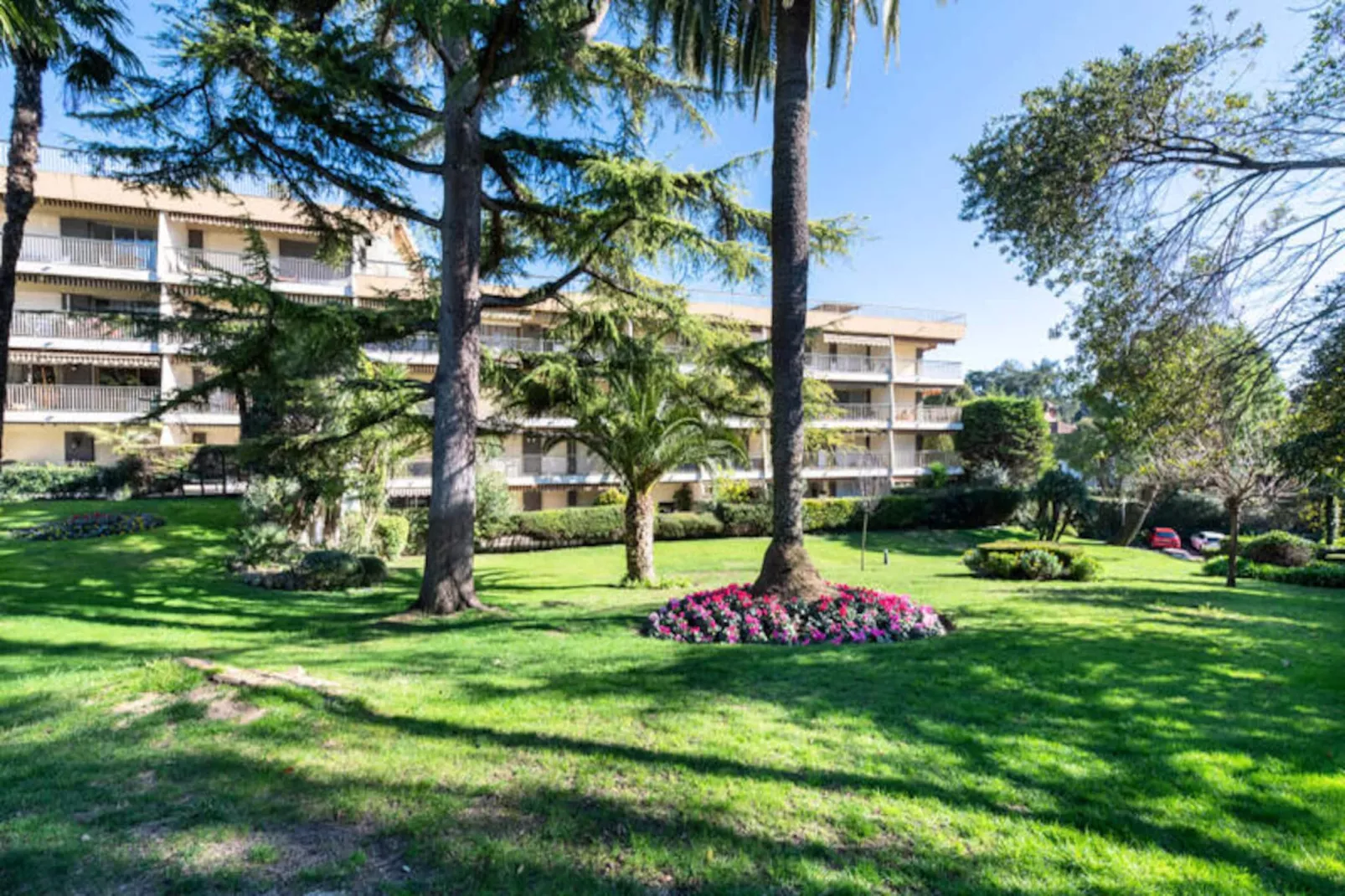 Résidence Spacieux 3p En R&eacute;sidence Avec Piscine-Niet-getagd