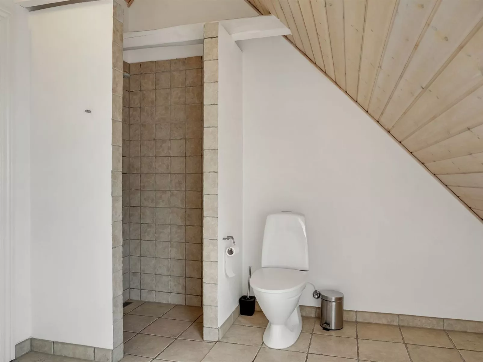 "Edine" - 4.5km from the sea-Binnen