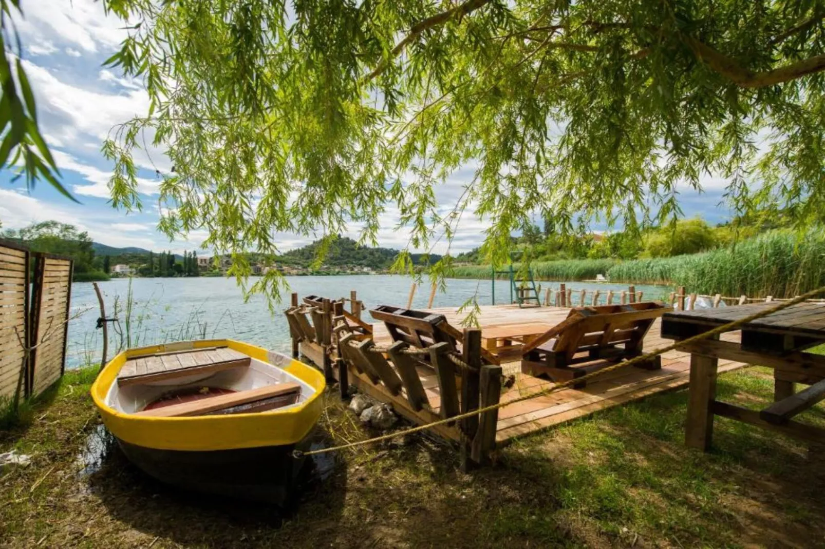 One-Bedroom Apartment With Lake View-Uitzicht