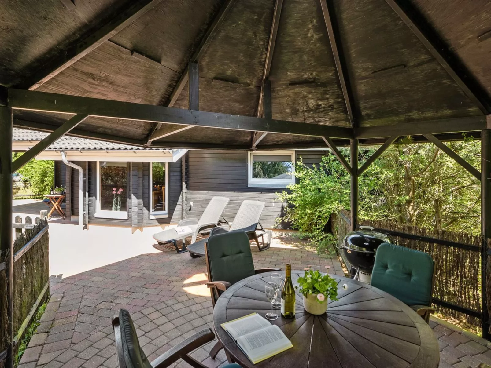 "Jorina" - 700m to the fjord-Buiten