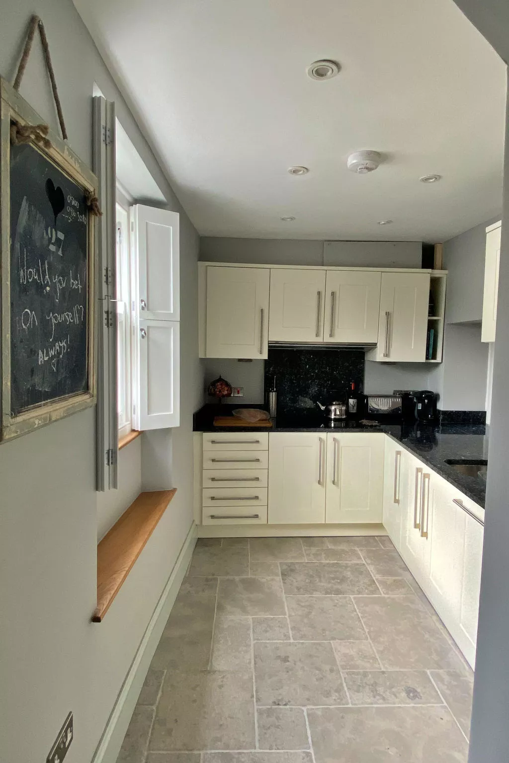 Potters Cottage-Binnen