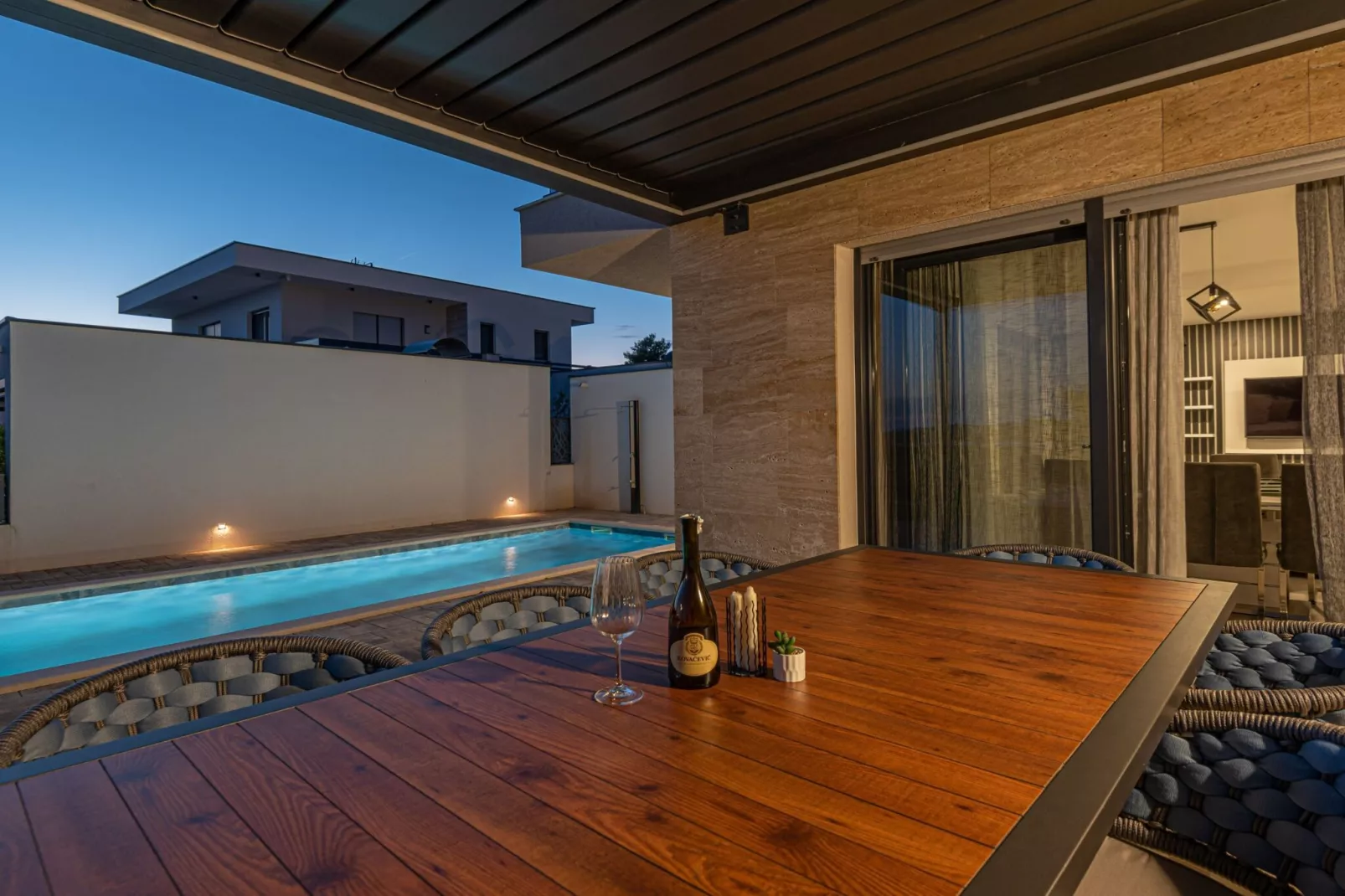 Four-Bedroom Villa With Pool-Zwembad