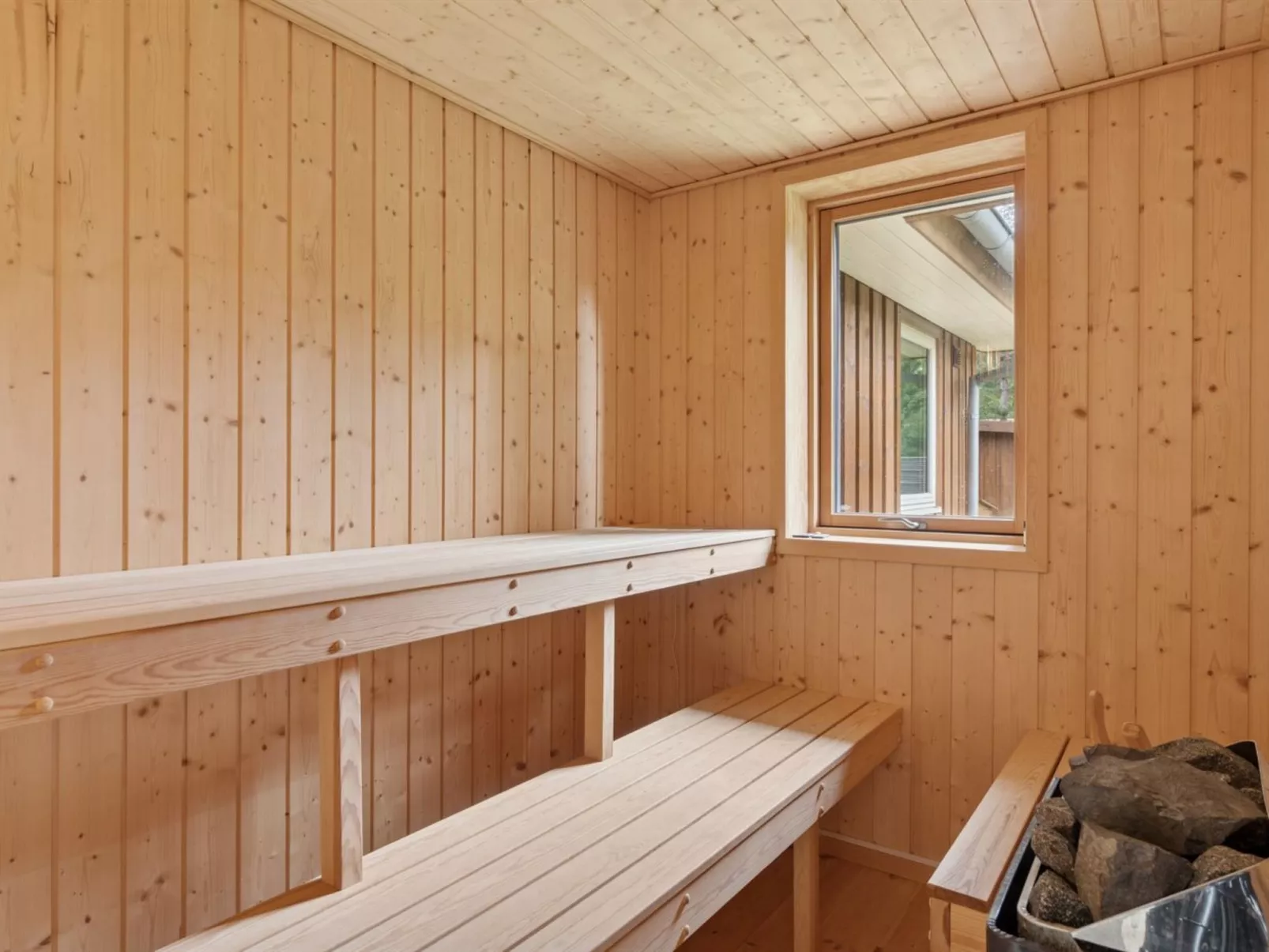 "Ovine" - 1.2km to the fjord-Binnen