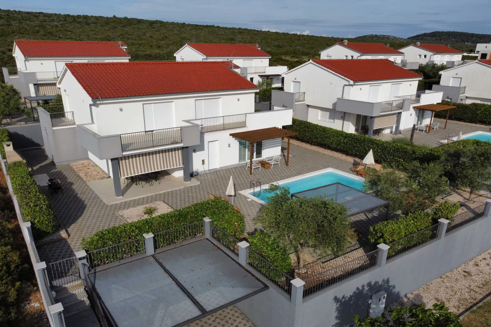 Luxury Escape with Swimming Pool & Modern Design - Four Bedroom Villa with Private Pool ( Villa 1)-Buitenlucht